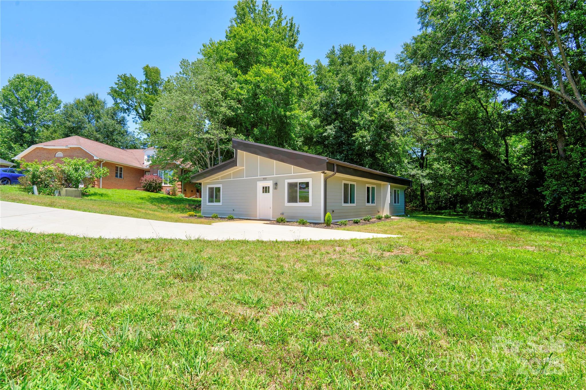 900 Linney Lane Property Photo 2