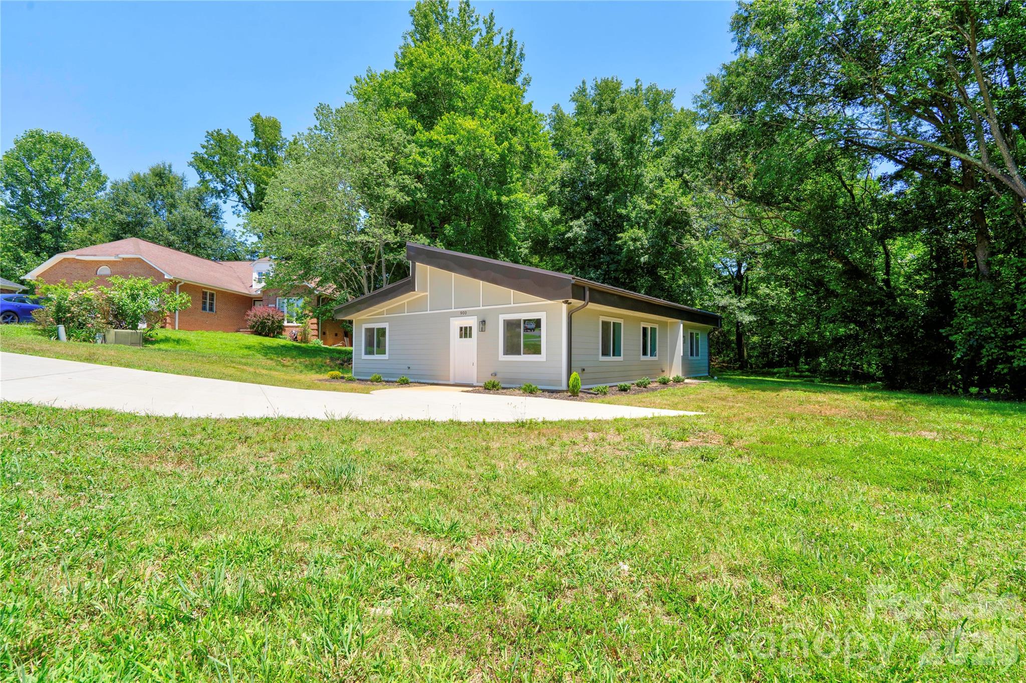 900 Linney Lane Property Photo 2