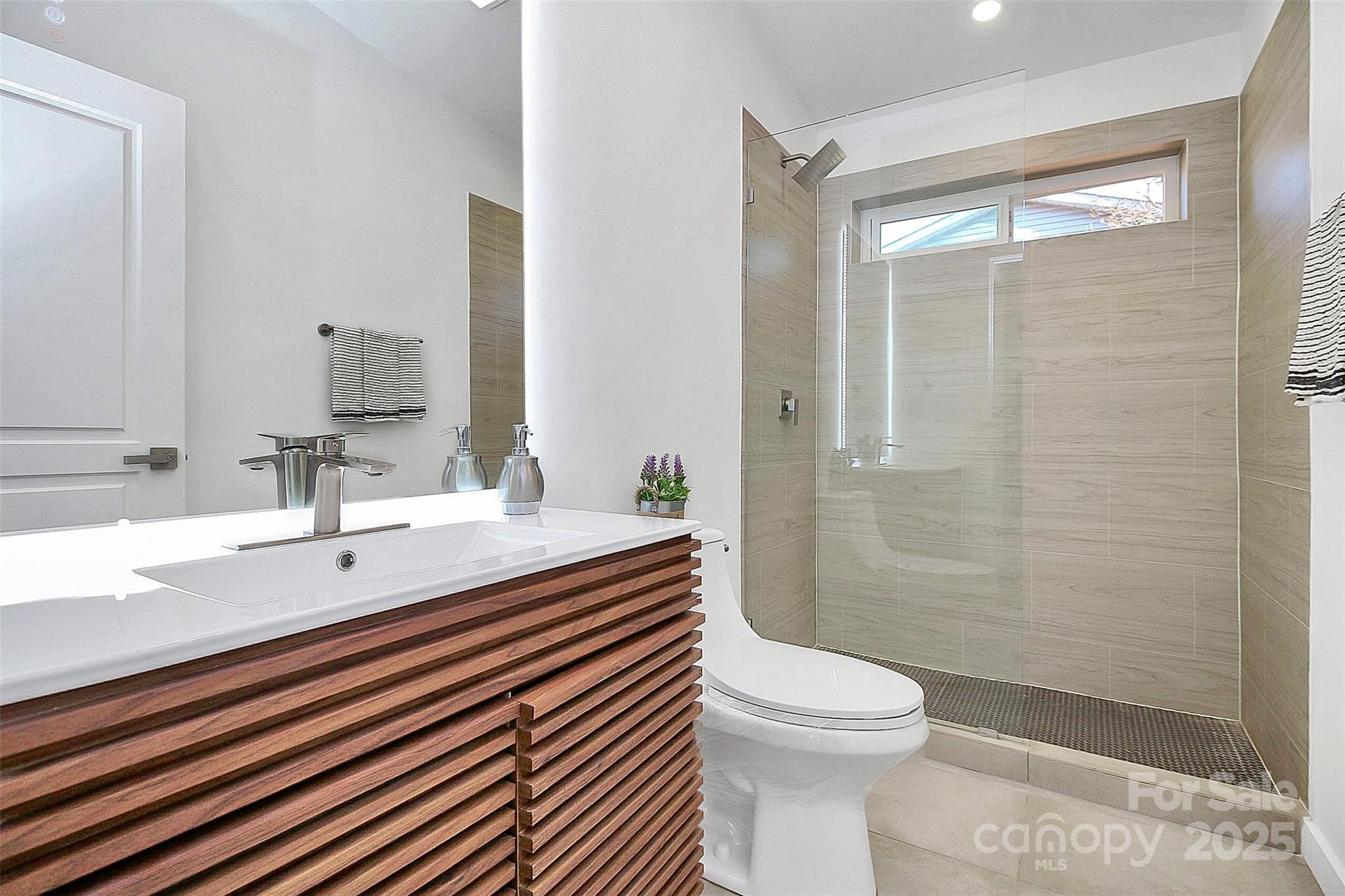 900 Linney Lane Property Photo 17