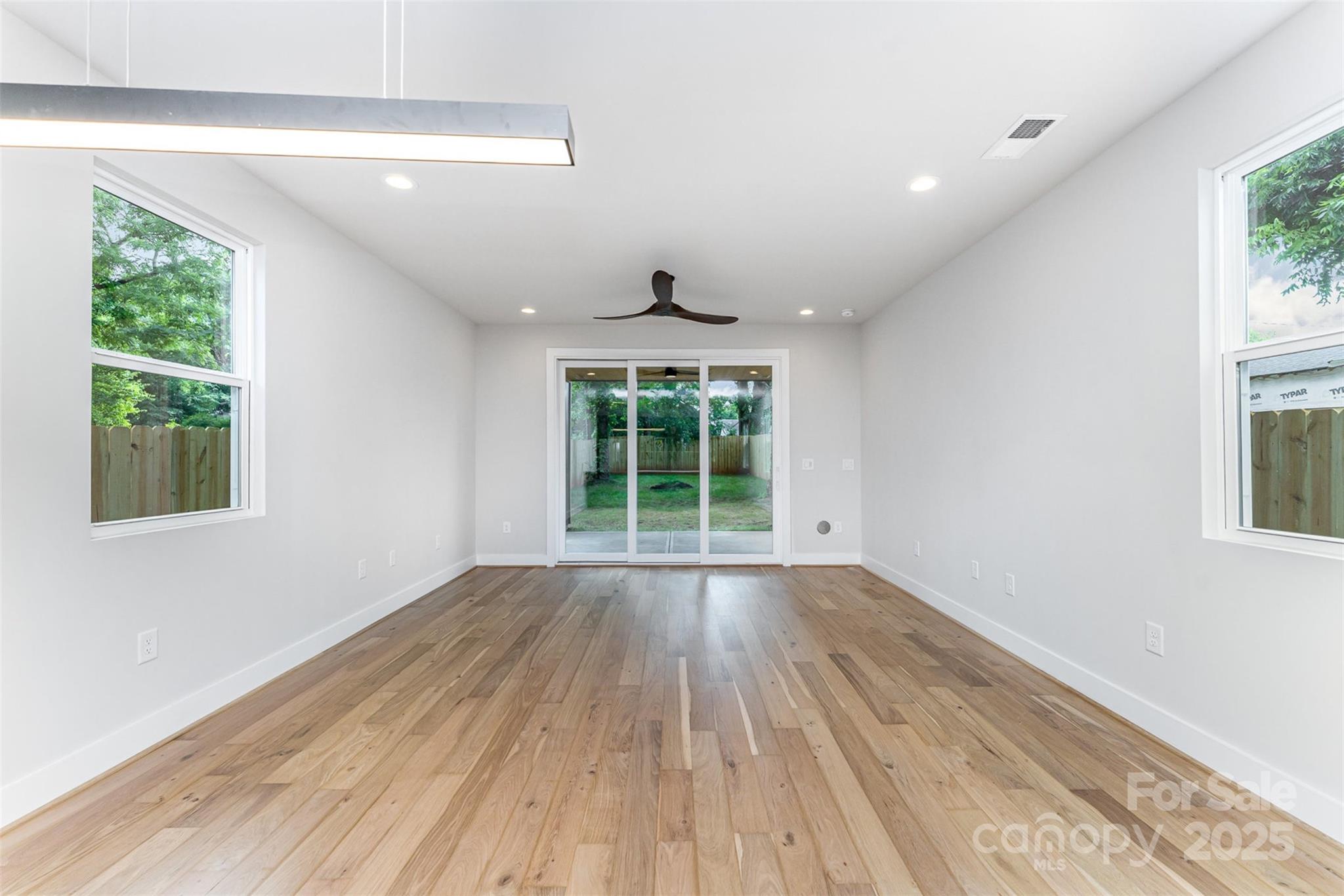 3049 Reid Avenue Property Photo 6
