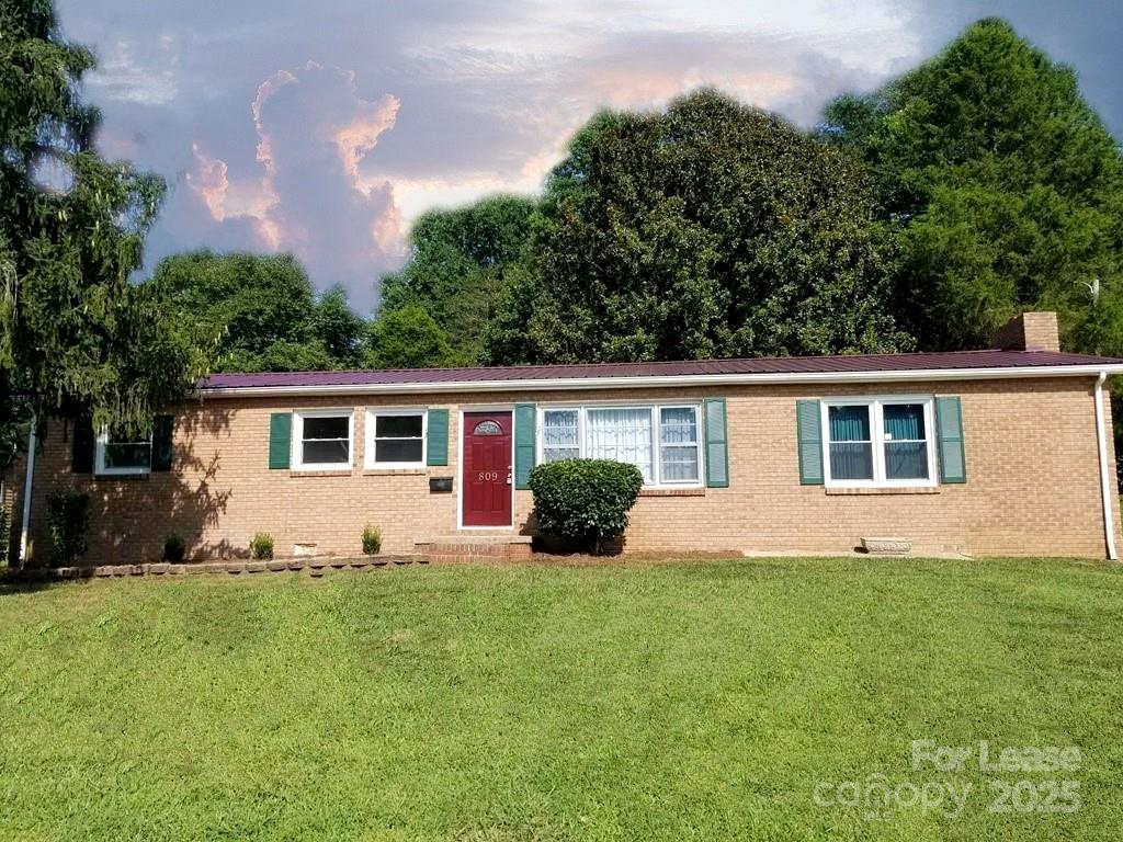 809 S Caldwell Avenue Property Photo 1
