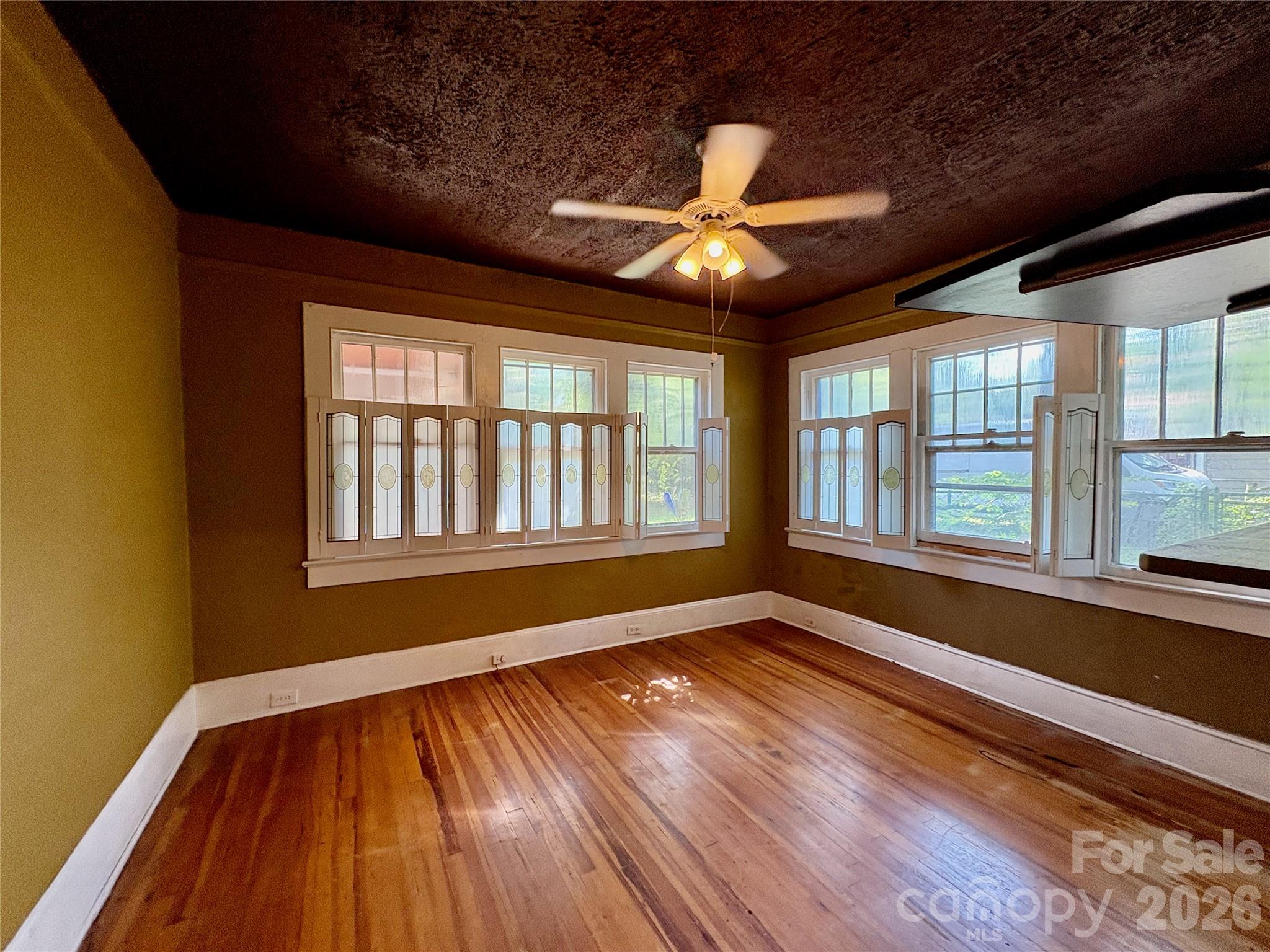 40 Brownwood Avenue Property Photo 15