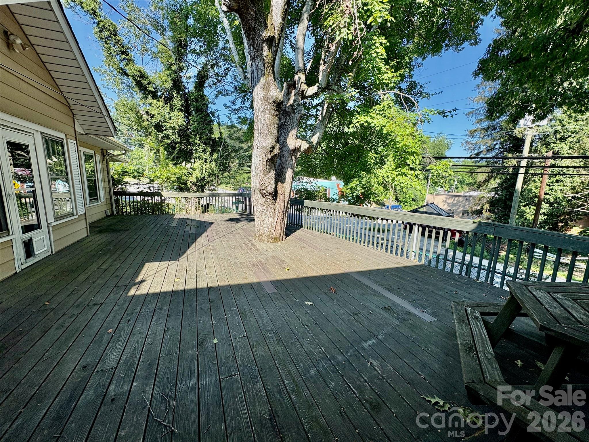 40 Brownwood Avenue Property Photo 19