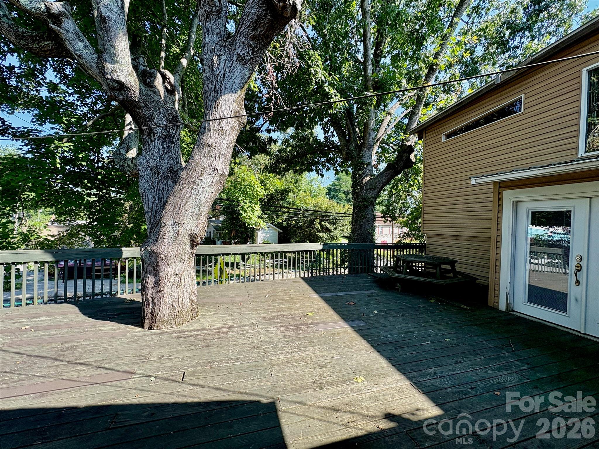 40 Brownwood Avenue Property Photo 21