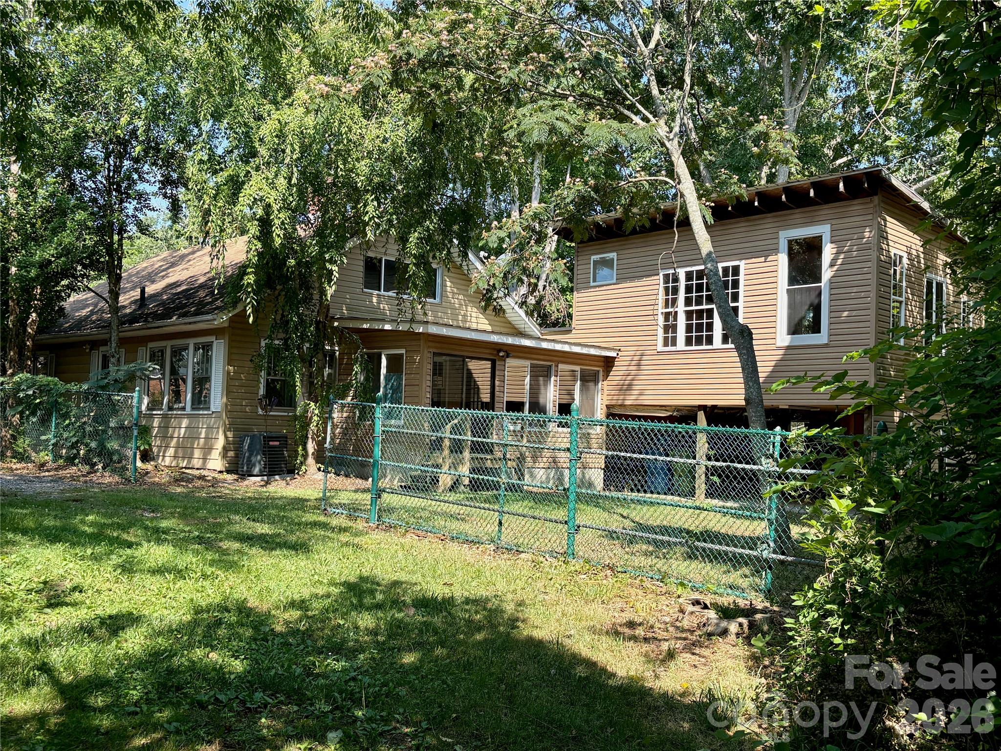 40 Brownwood Avenue Property Photo 35