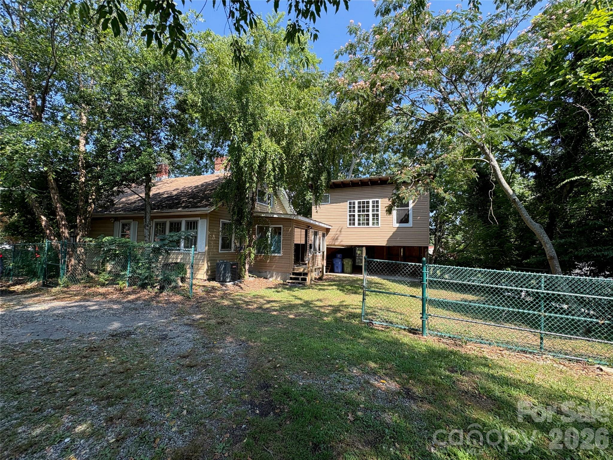 40 Brownwood Avenue Property Photo 36