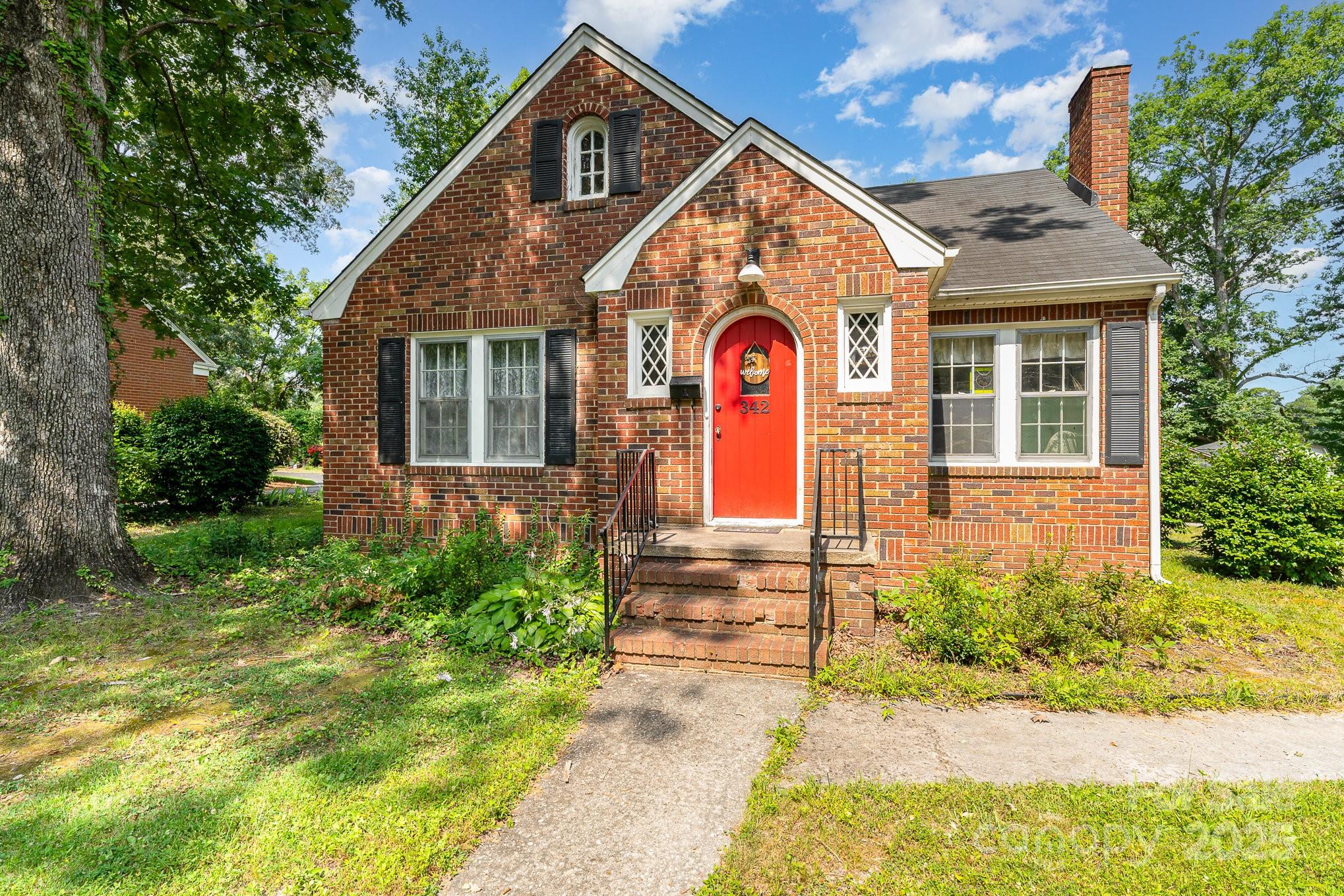 342 Cliff Road Property Photo 1