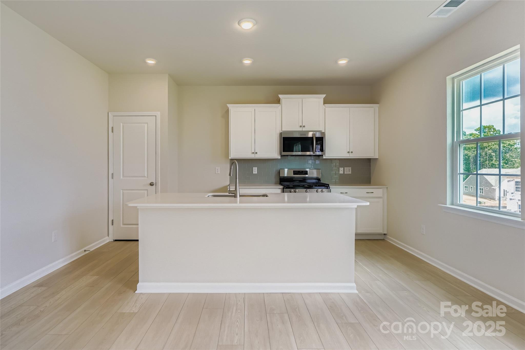 6391 Fairfax Court Property Photo 5