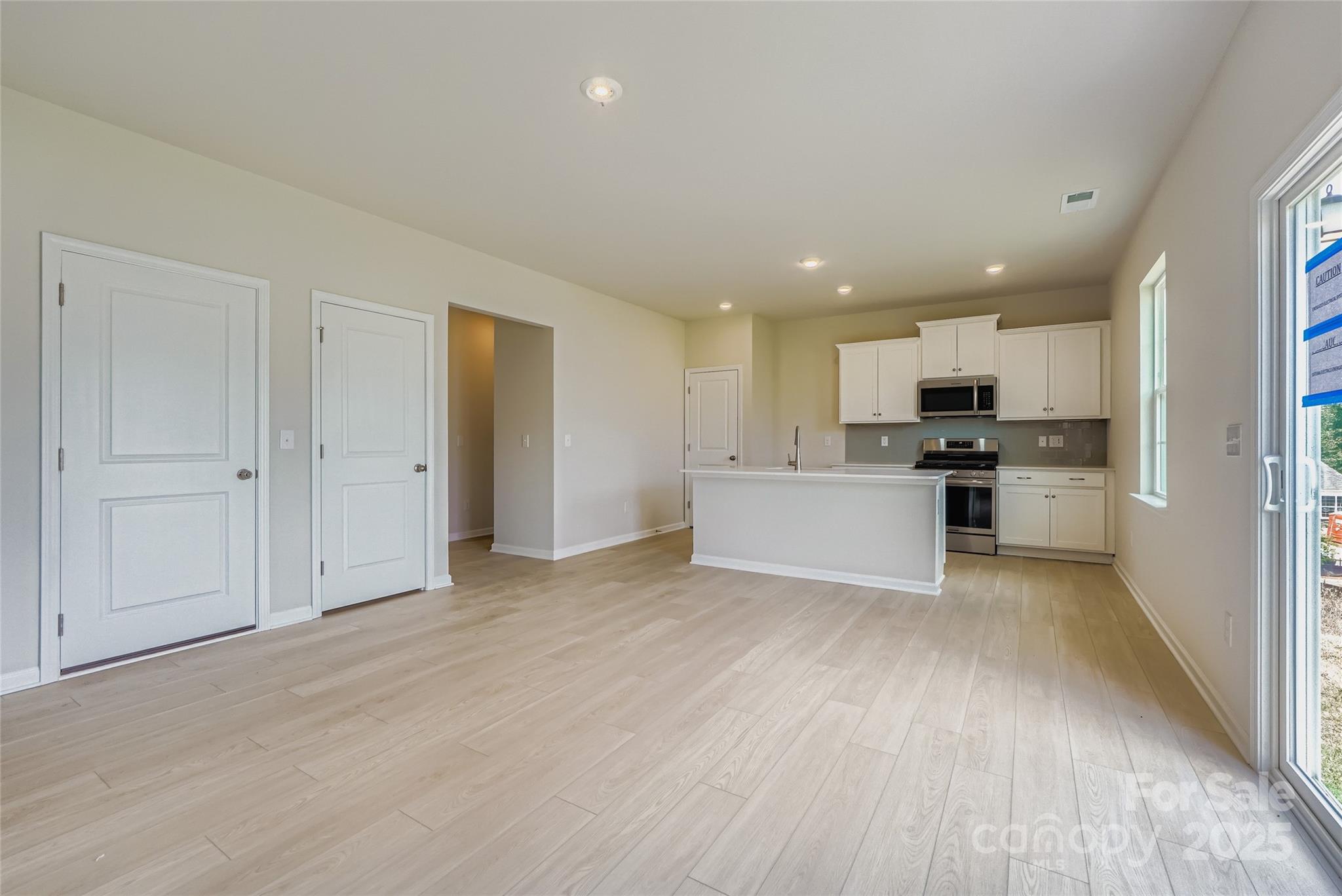 6391 Fairfax Court Property Photo 6