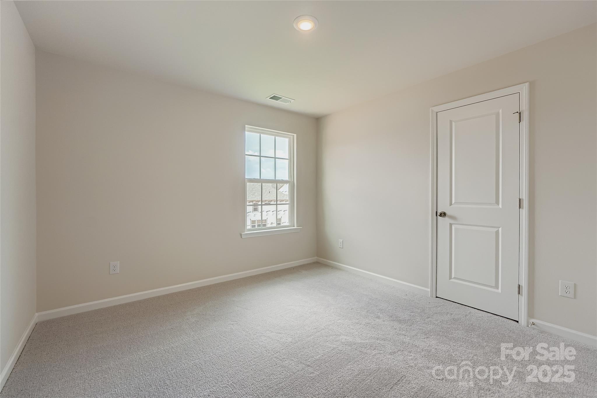 6391 Fairfax Court Property Photo 9