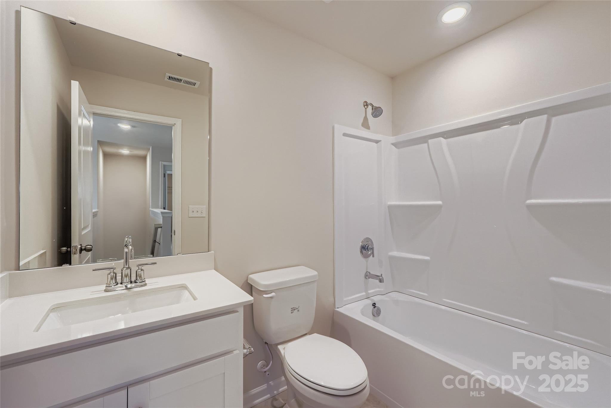 6391 Fairfax Court Property Photo 12