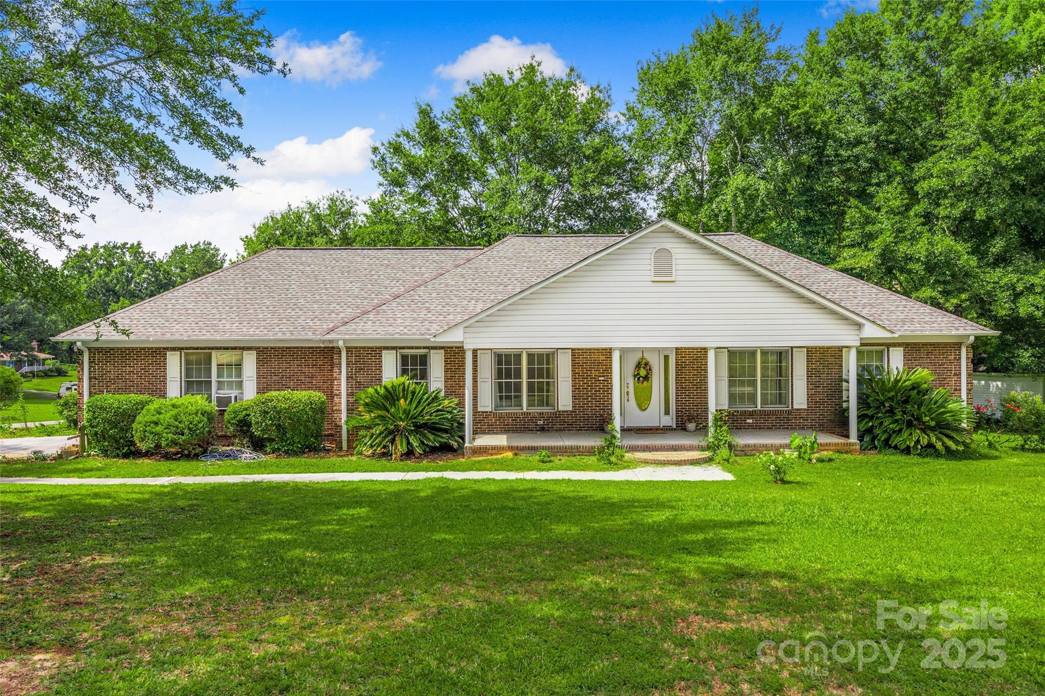 1010 Rainbow Circle Property Photo 1