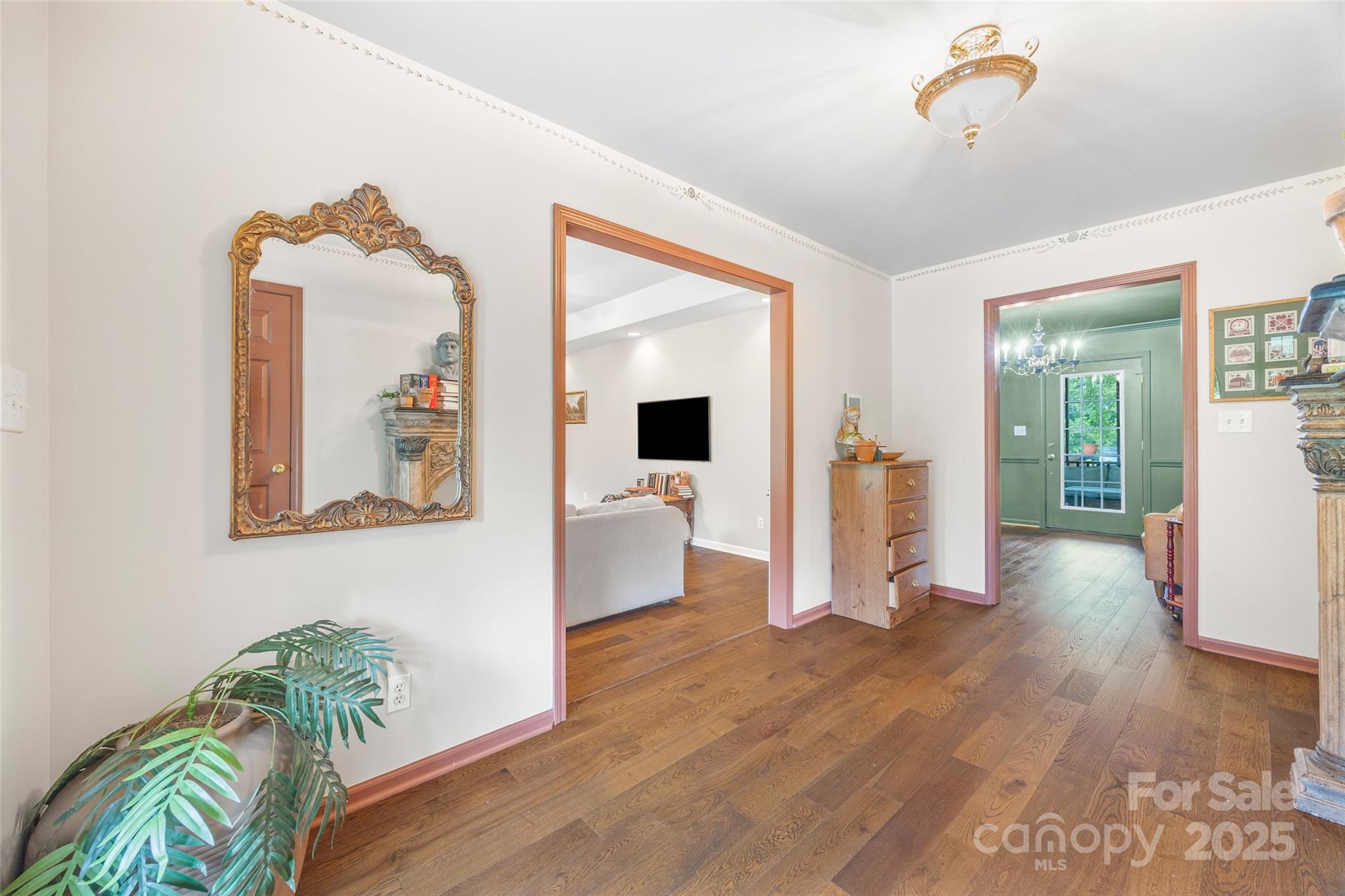 1010 Rainbow Circle Property Photo 4