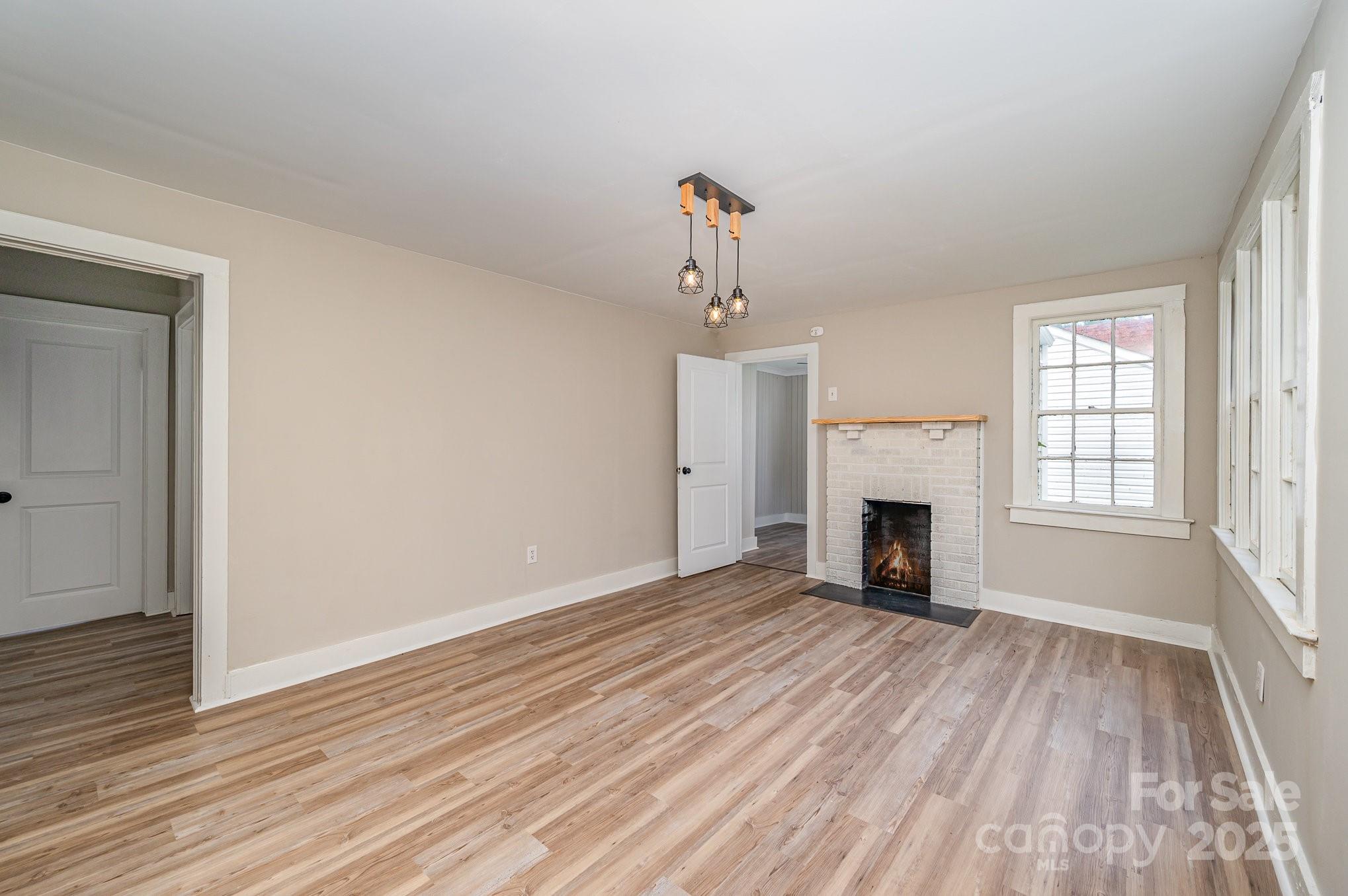 191 W Elliott Street Property Photo 4