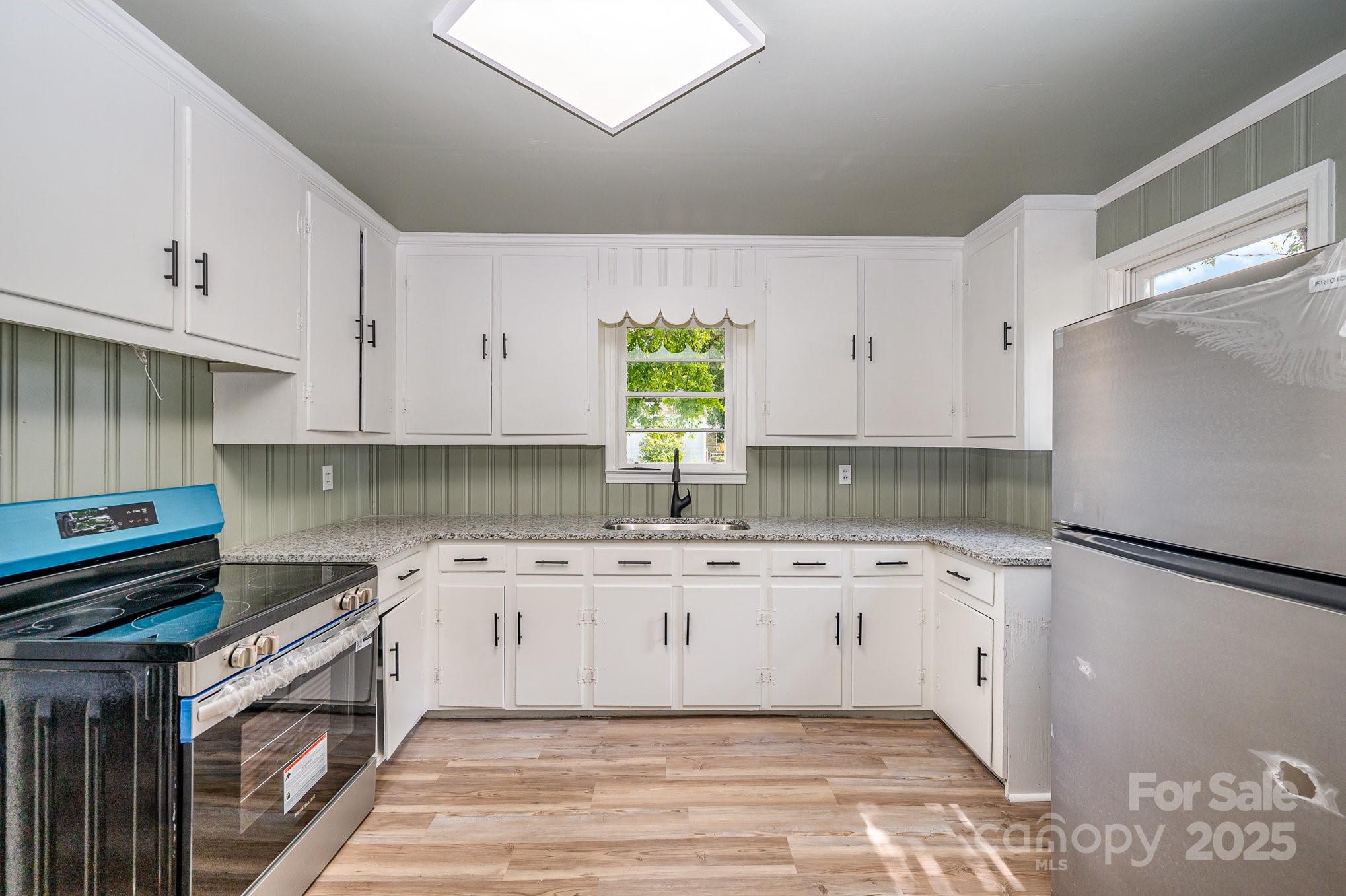 191 W Elliott Street Property Photo 10