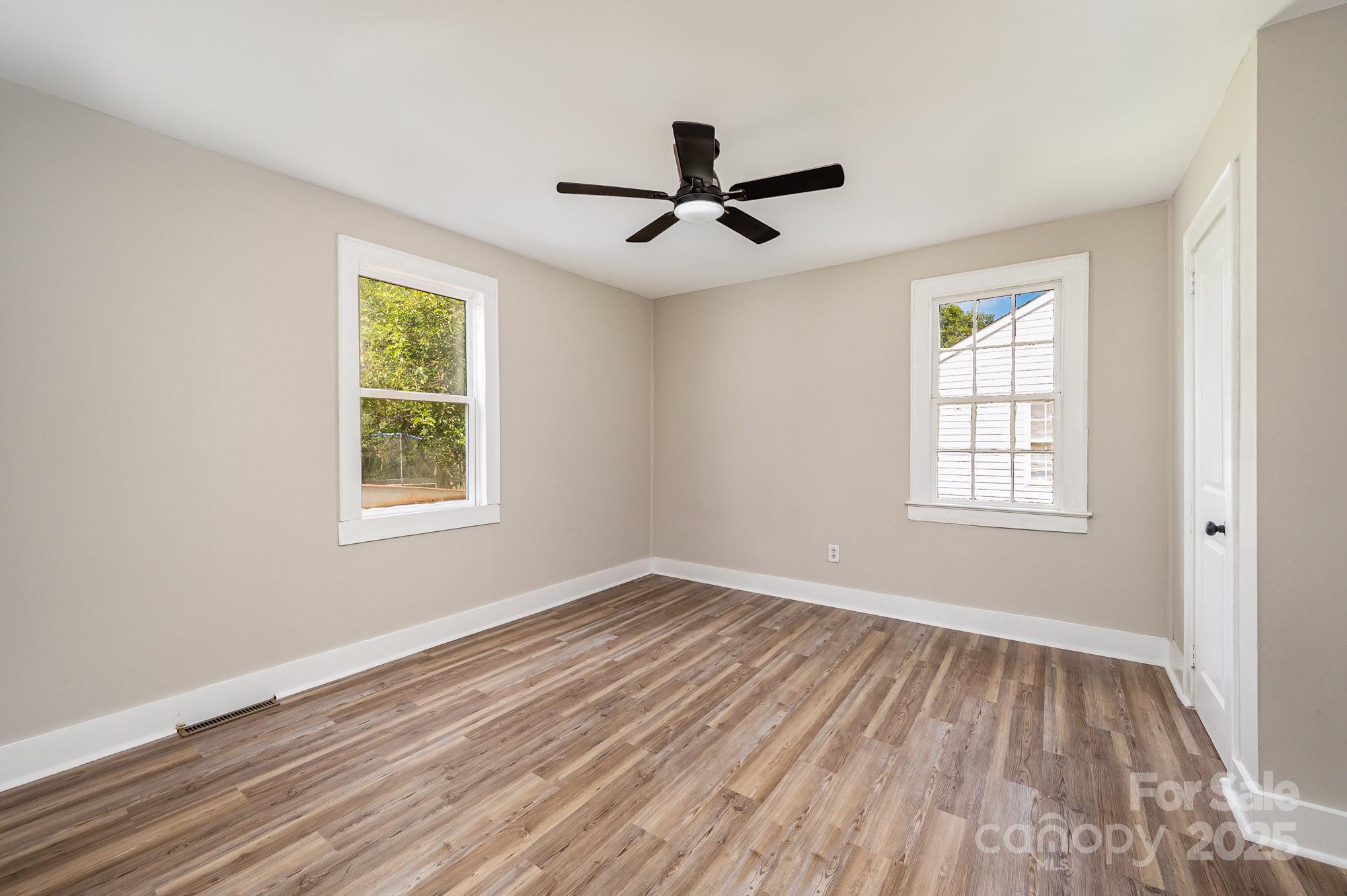191 W Elliott Street Property Photo 14