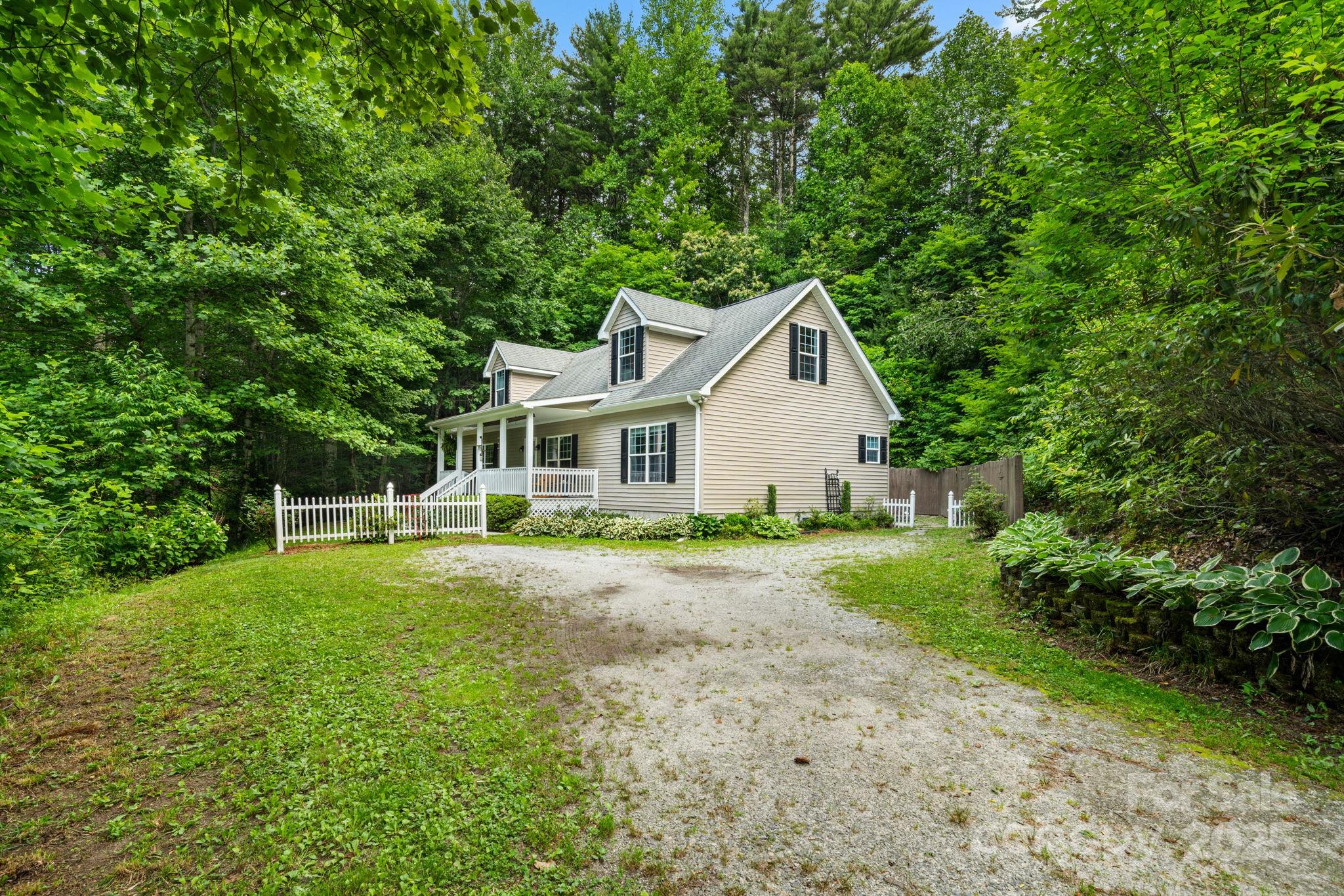 104 Jurassic Drive Property Photo 2