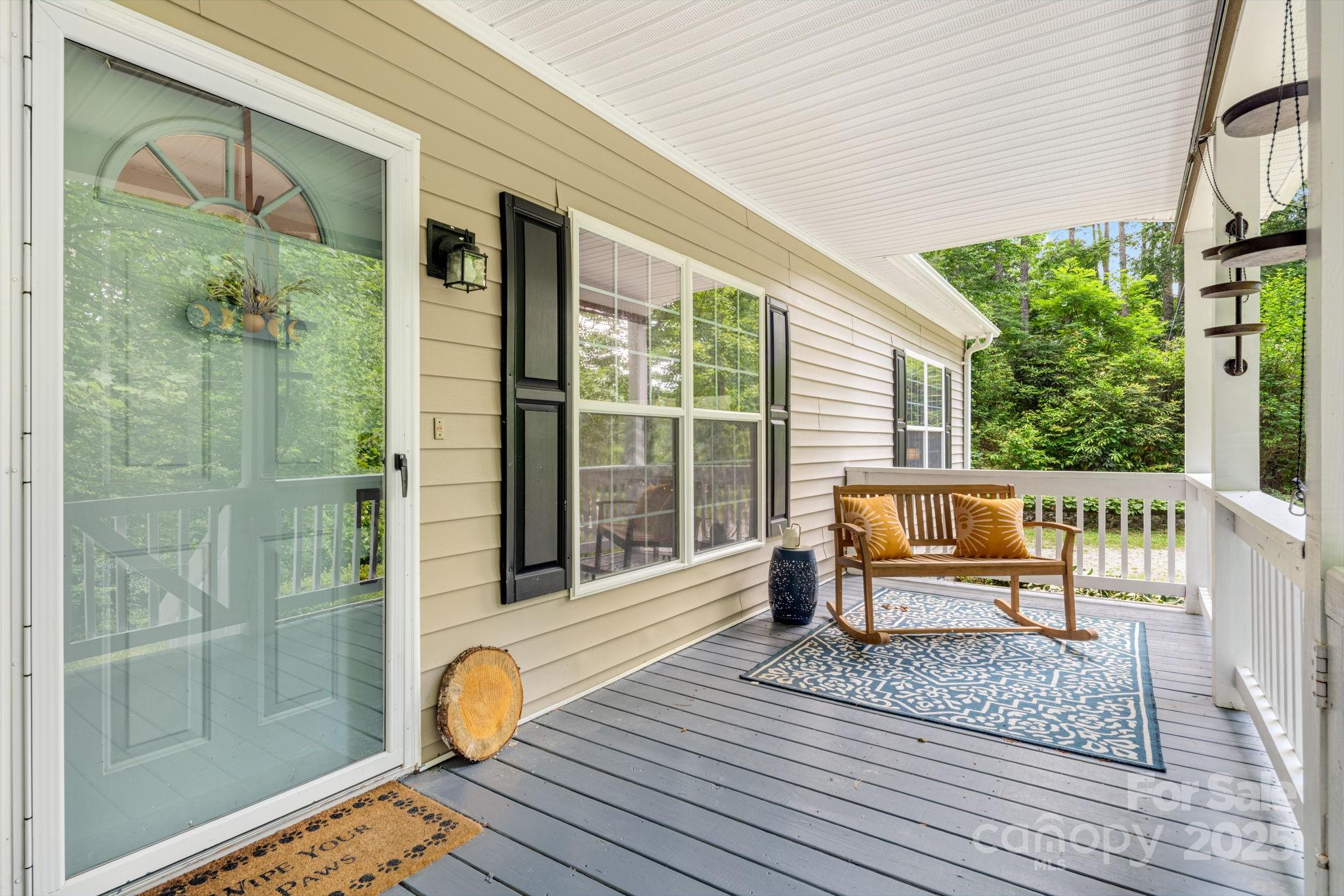 104 Jurassic Drive Property Photo 4