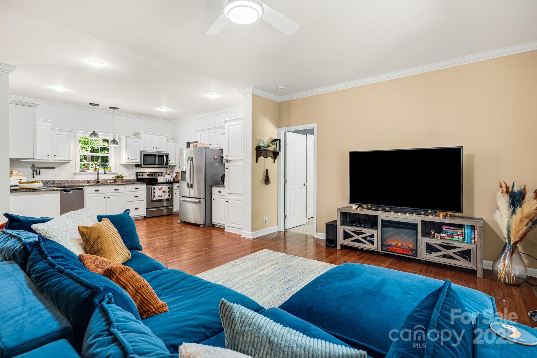 104 Jurassic Drive Property Photo 7