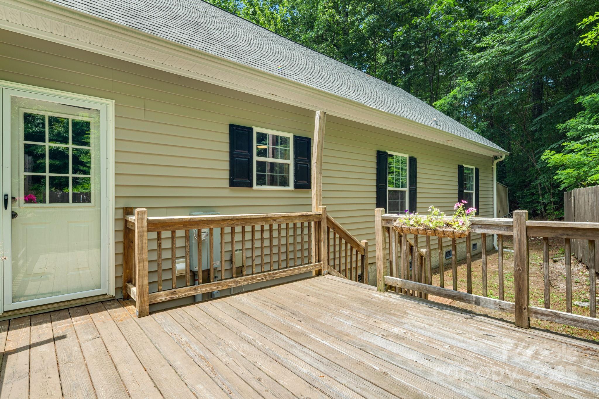 104 Jurassic Drive Property Photo 34