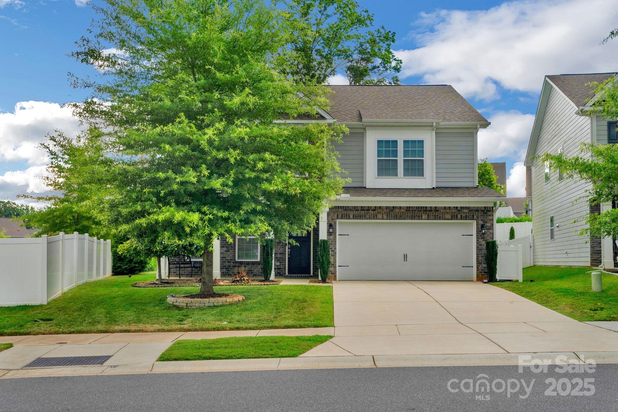 236 Robinwood Lane Property Photo 1