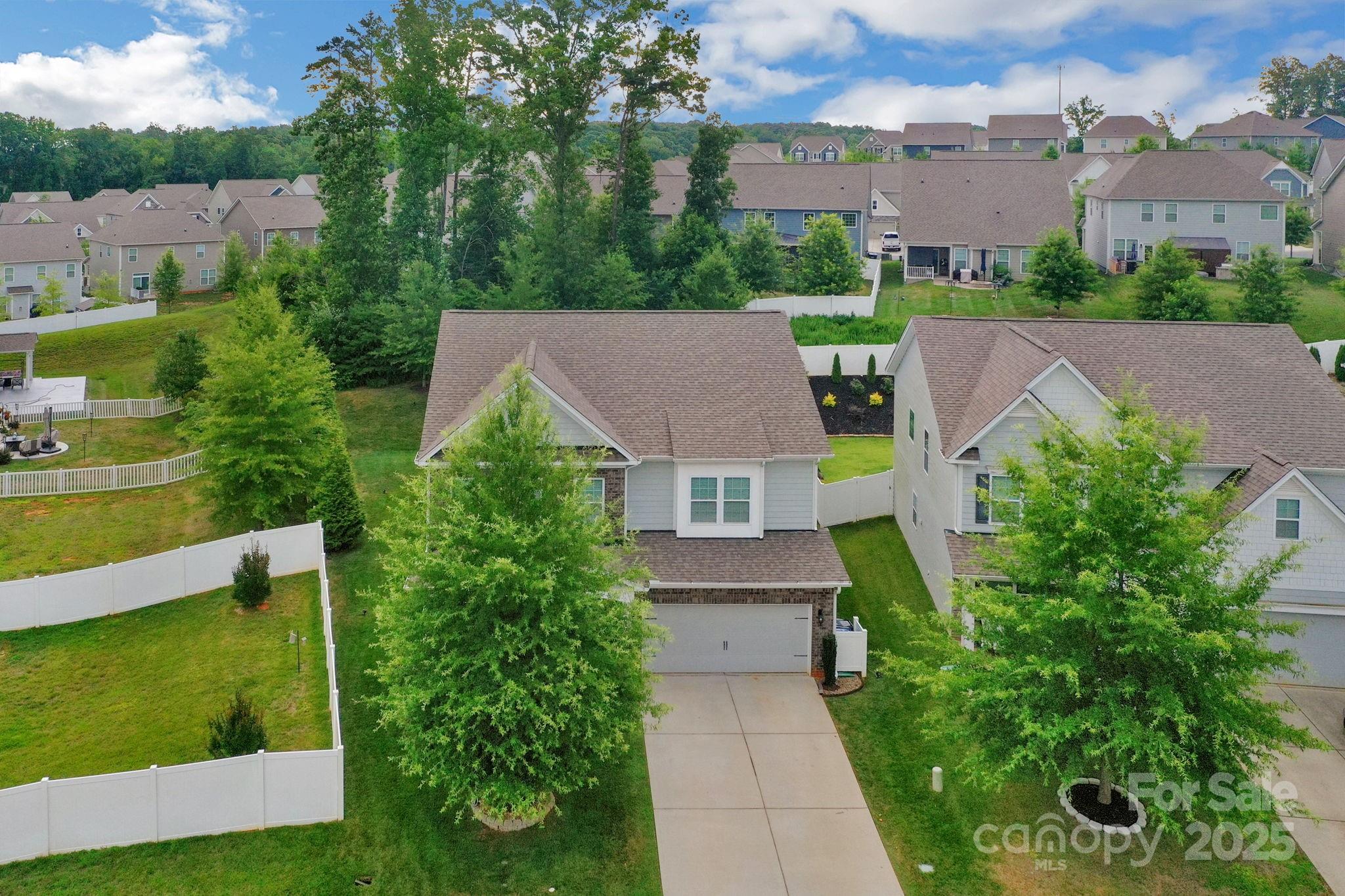 236 Robinwood Lane Property Photo 4