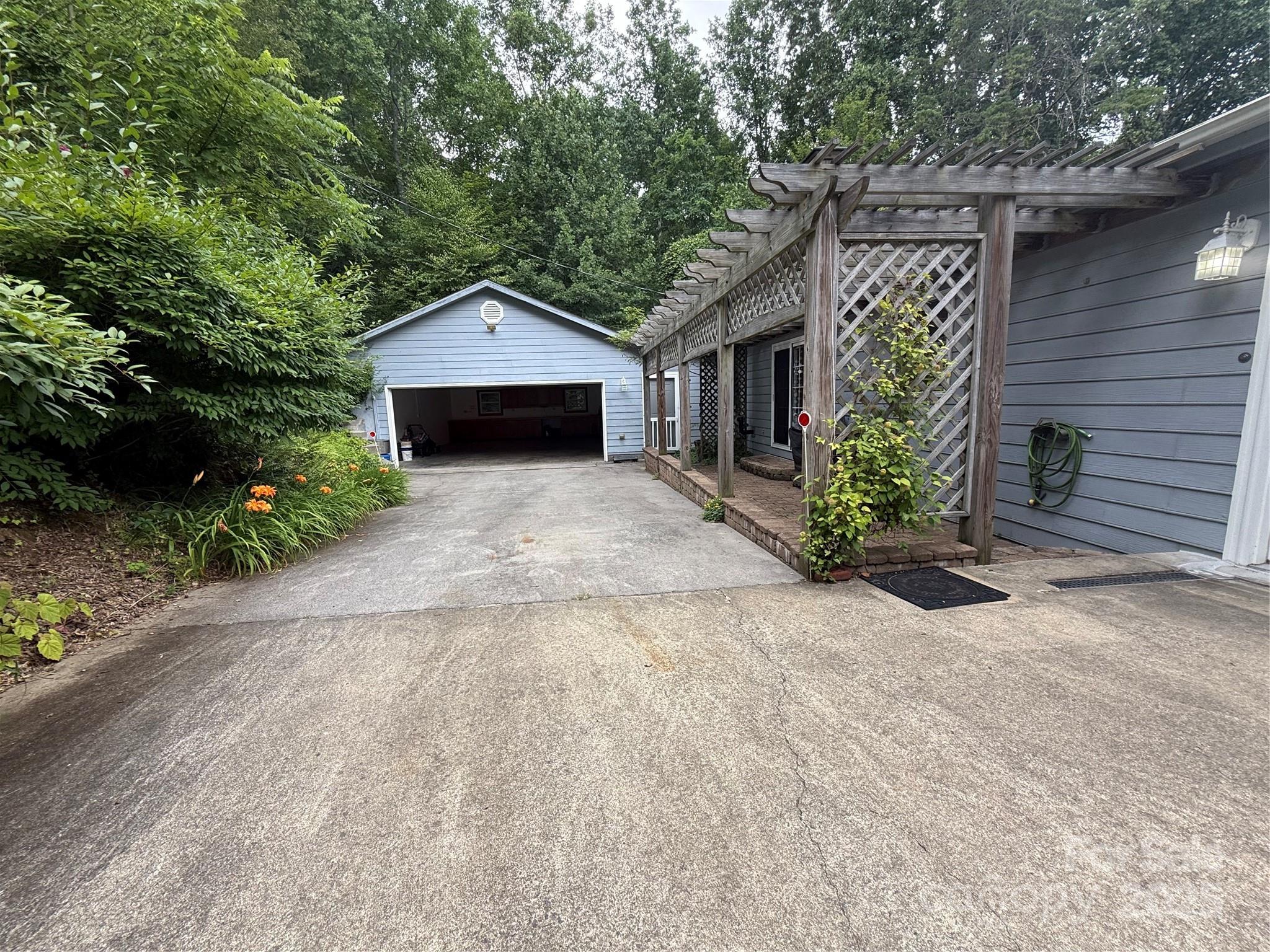 46 High Meadow Lane Property Photo 4