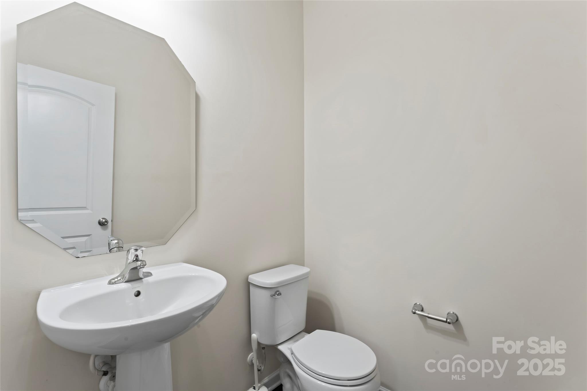 15213 Red Canoe Way Property Photo 24