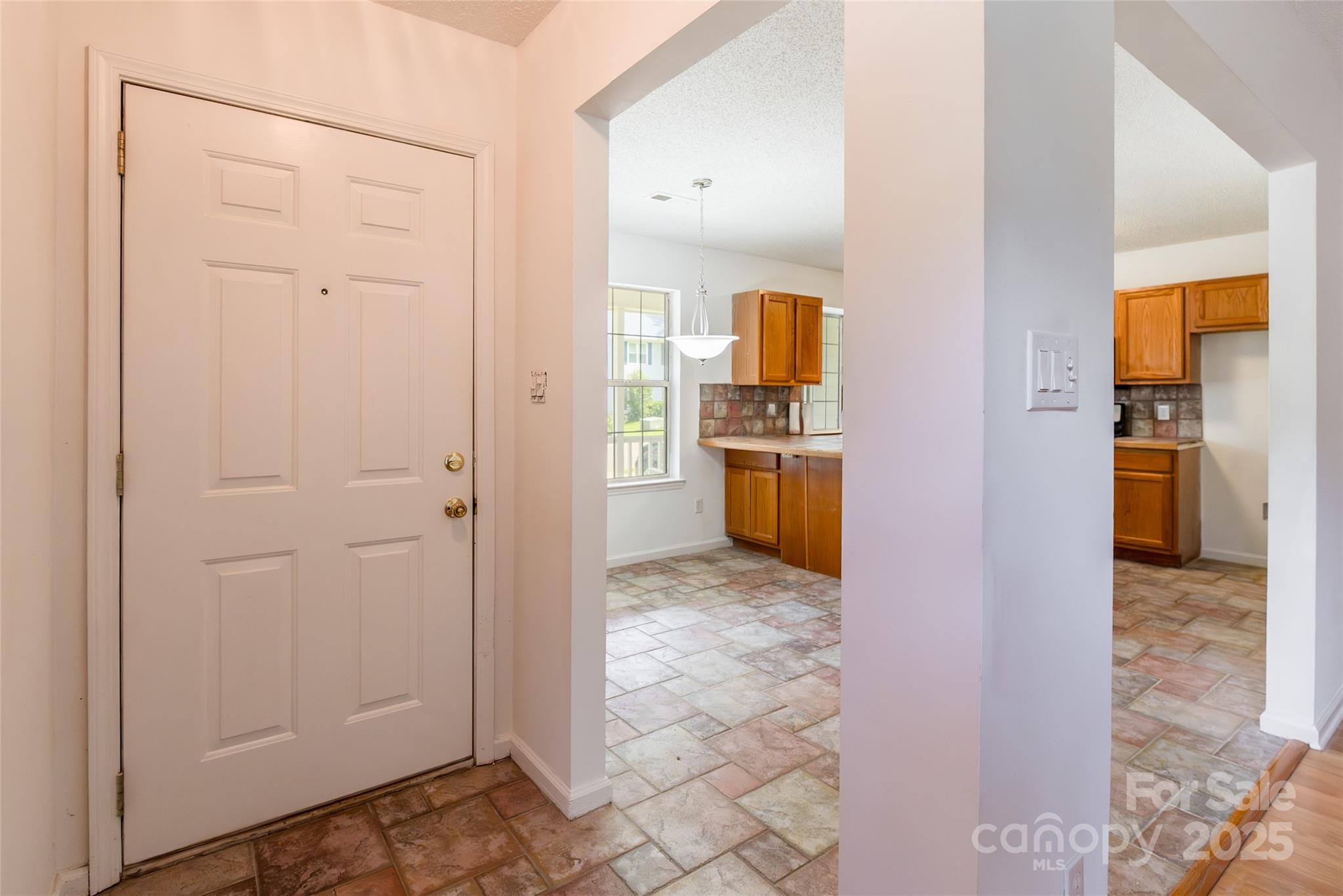 5121 Poplar Glen Drive Property Photo 4