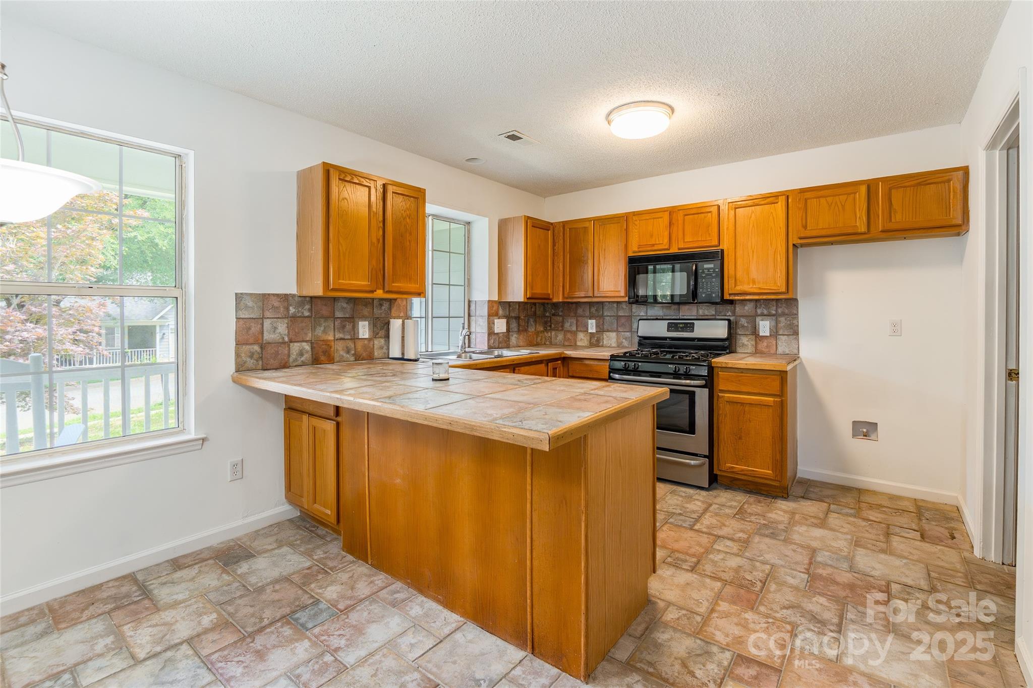 5121 Poplar Glen Drive Property Photo 9