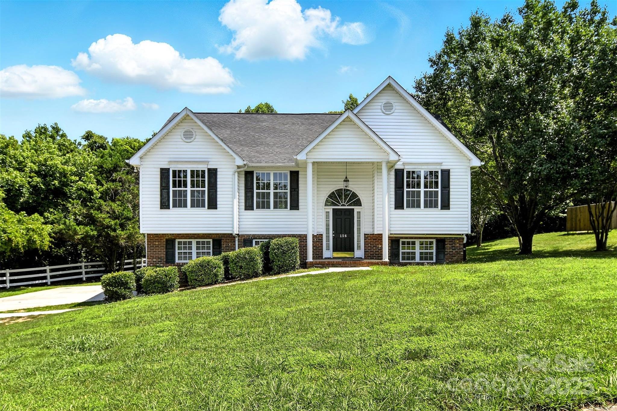156 Autumn Woods Boulevard Property Photo 1