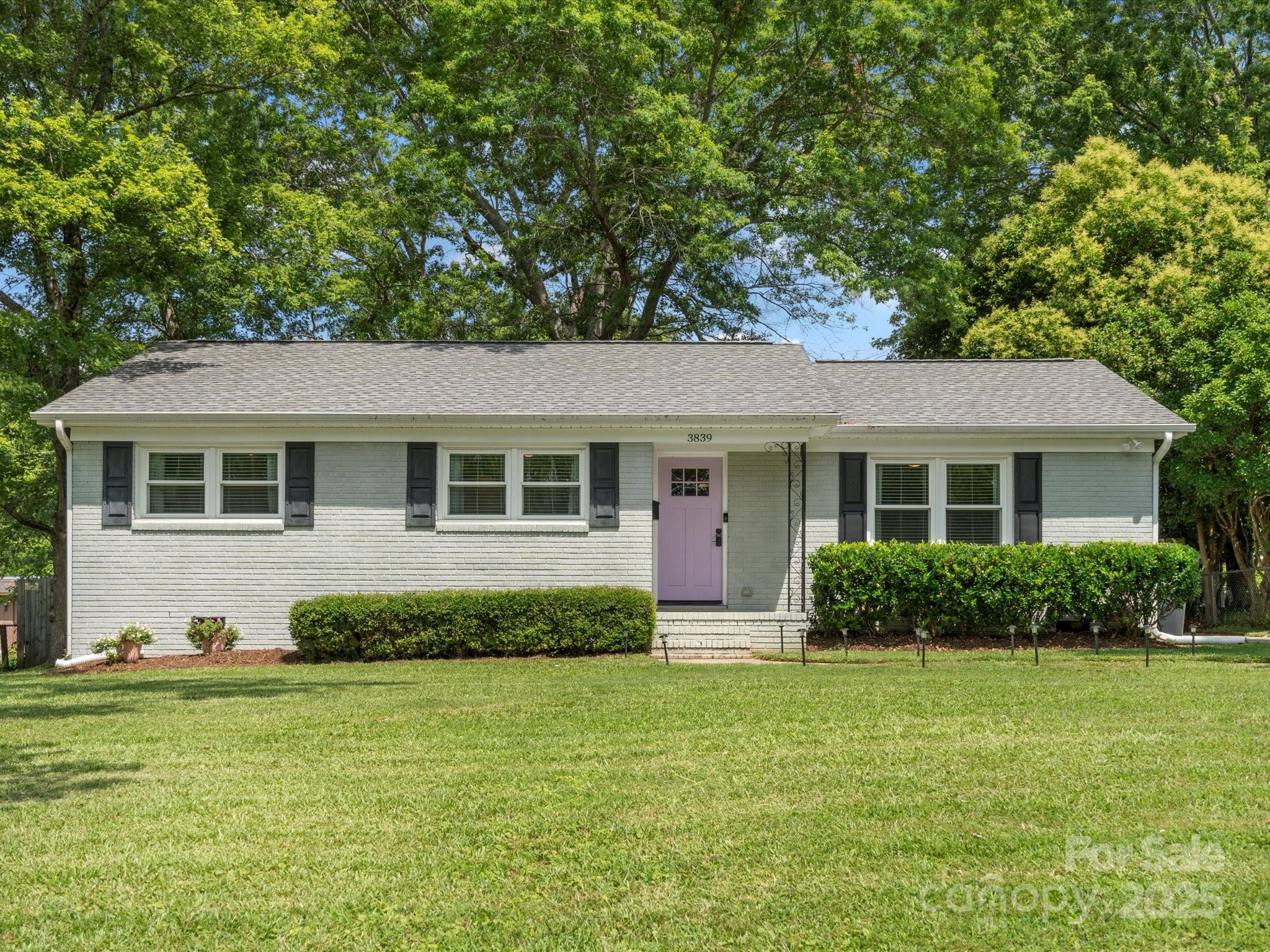 3839 Woodleaf Road Property Photo 1