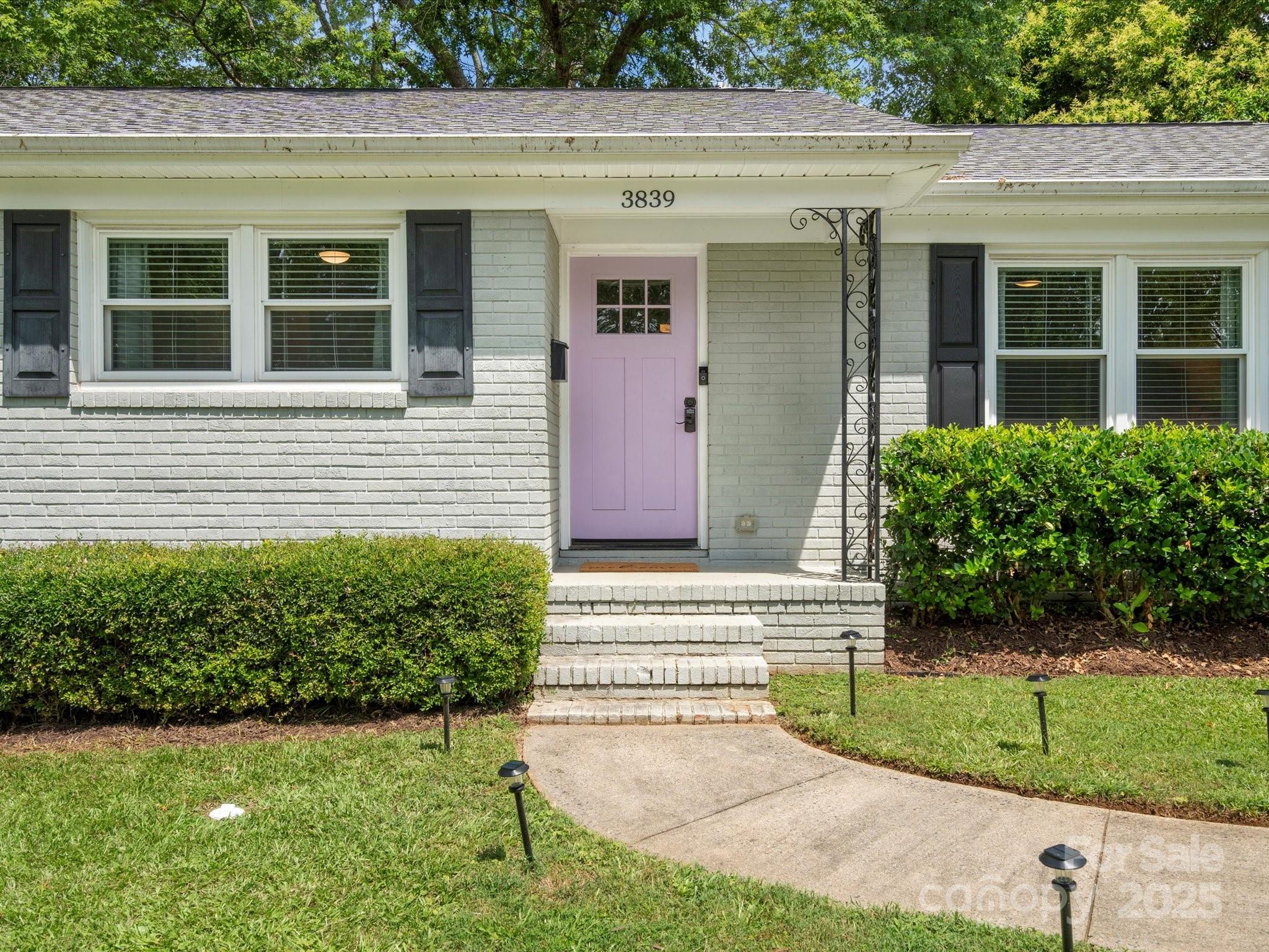 3839 Woodleaf Road Property Photo 4