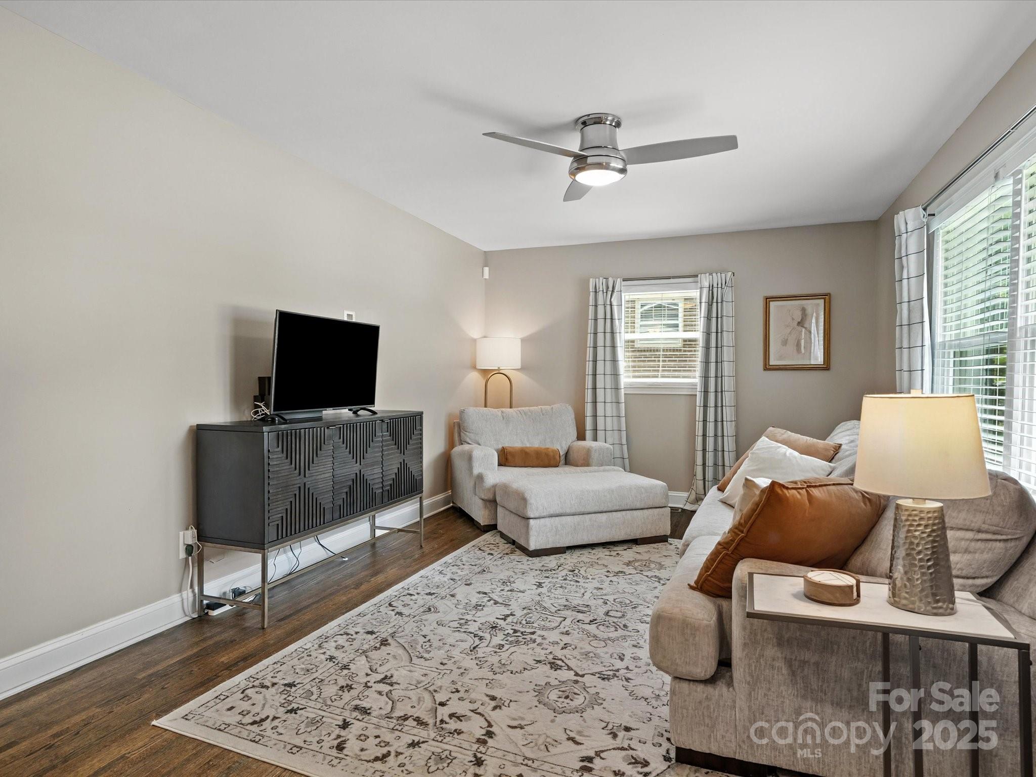 3839 Woodleaf Road Property Photo 5