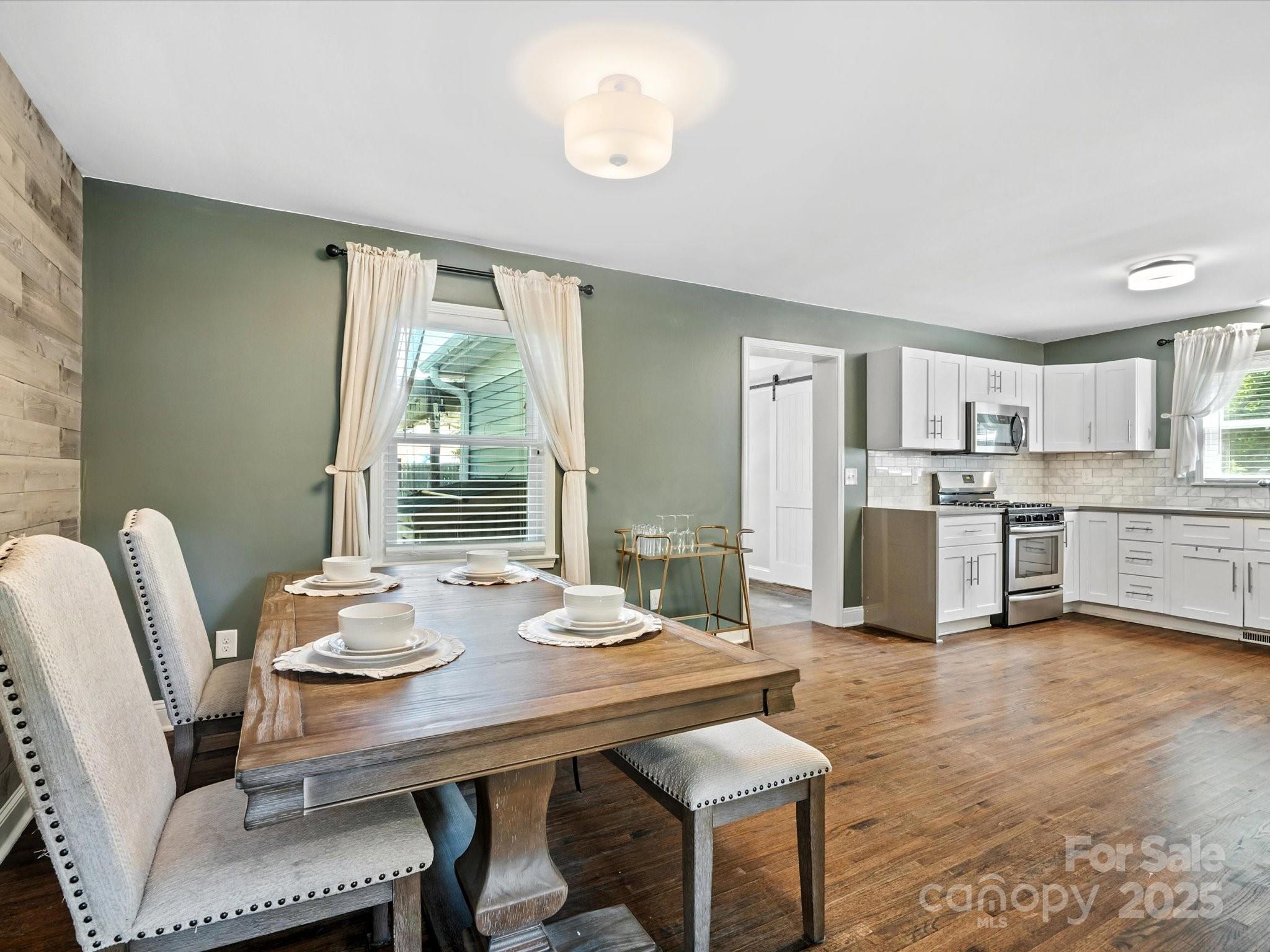 3839 Woodleaf Road Property Photo 8