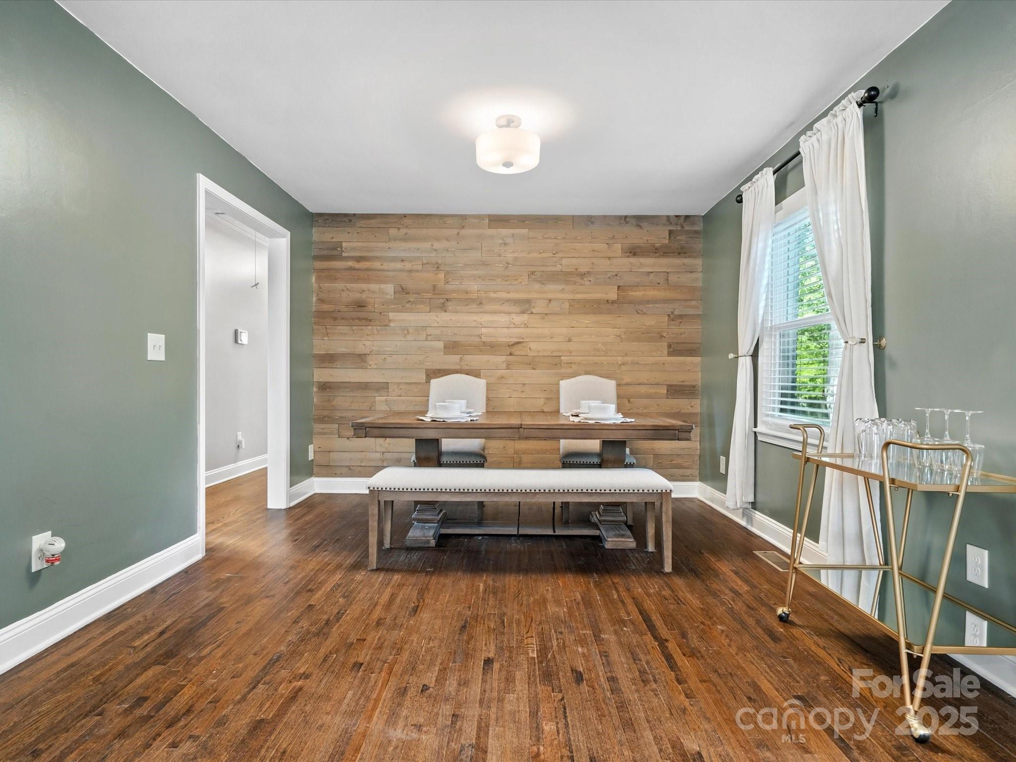 3839 Woodleaf Road Property Photo 9