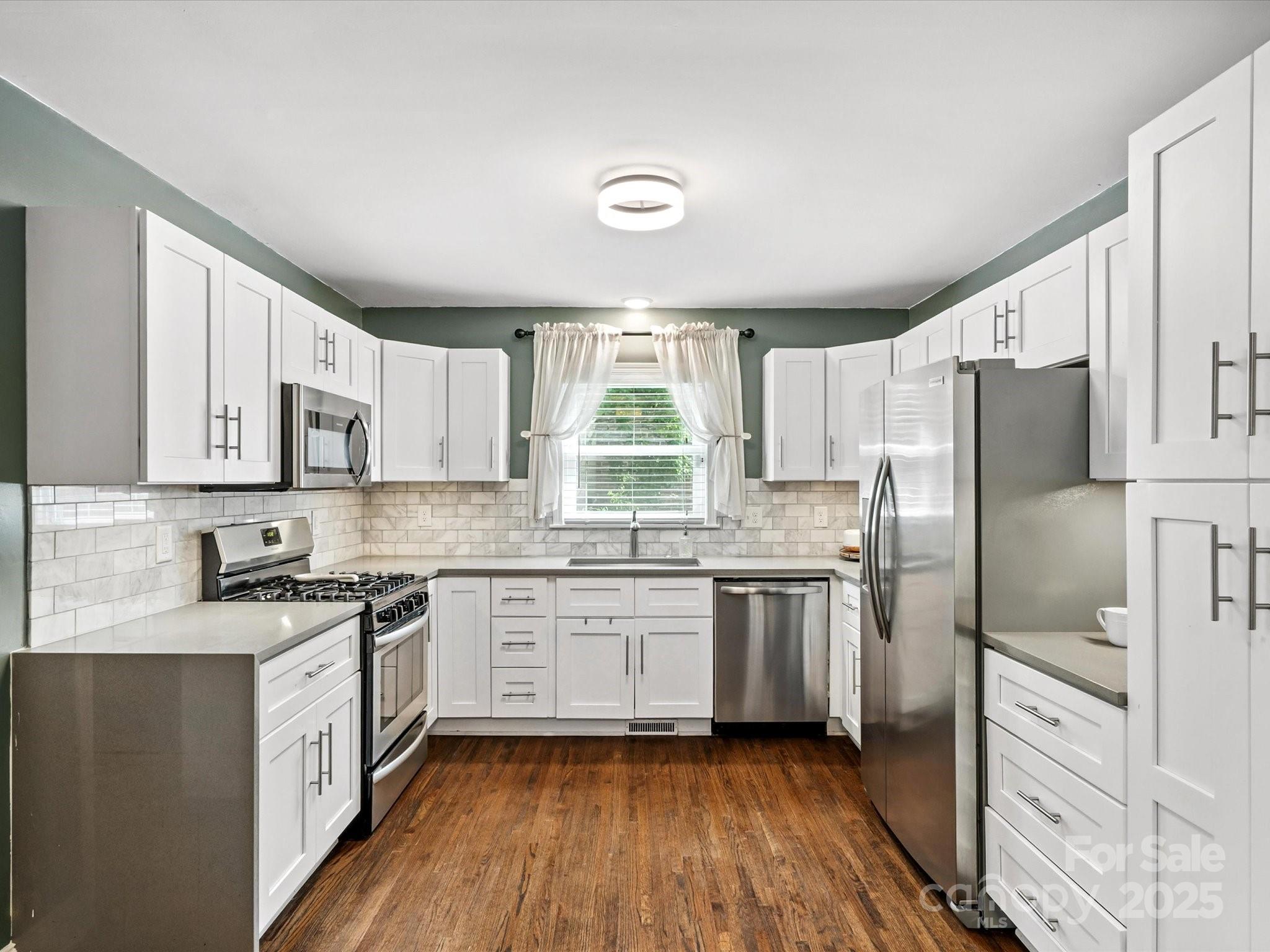 3839 Woodleaf Road Property Photo 10