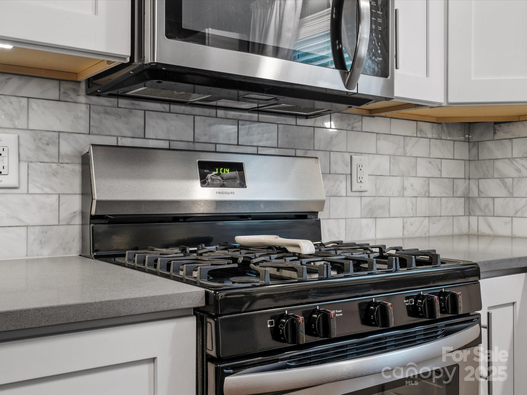 3839 Woodleaf Road Property Photo 14