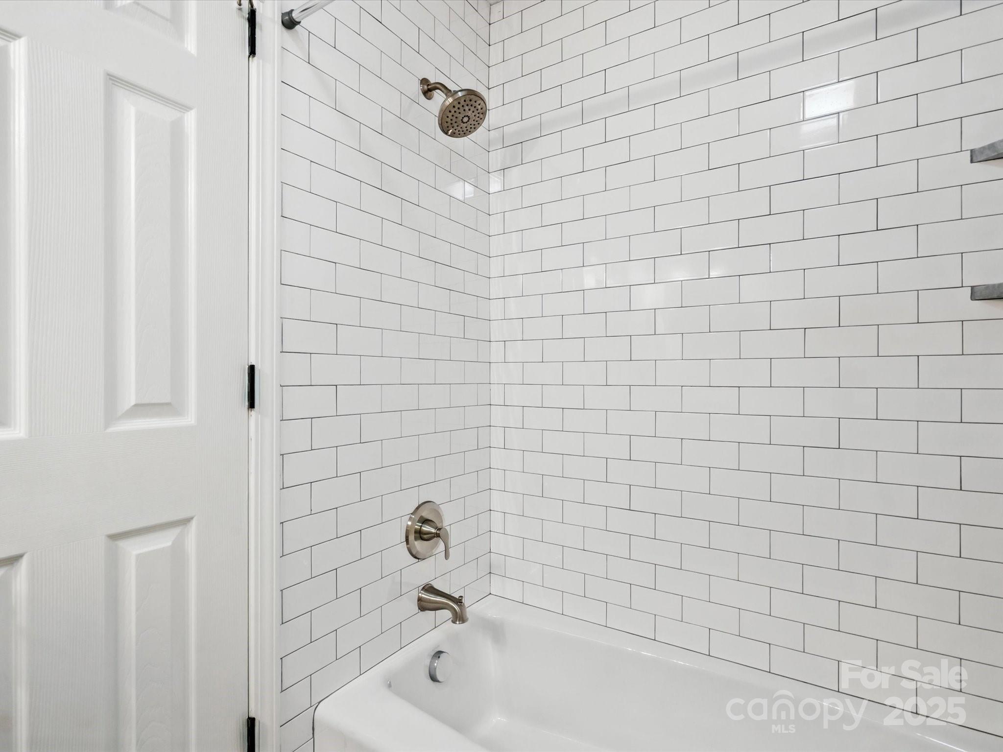 3839 Woodleaf Road Property Photo 20