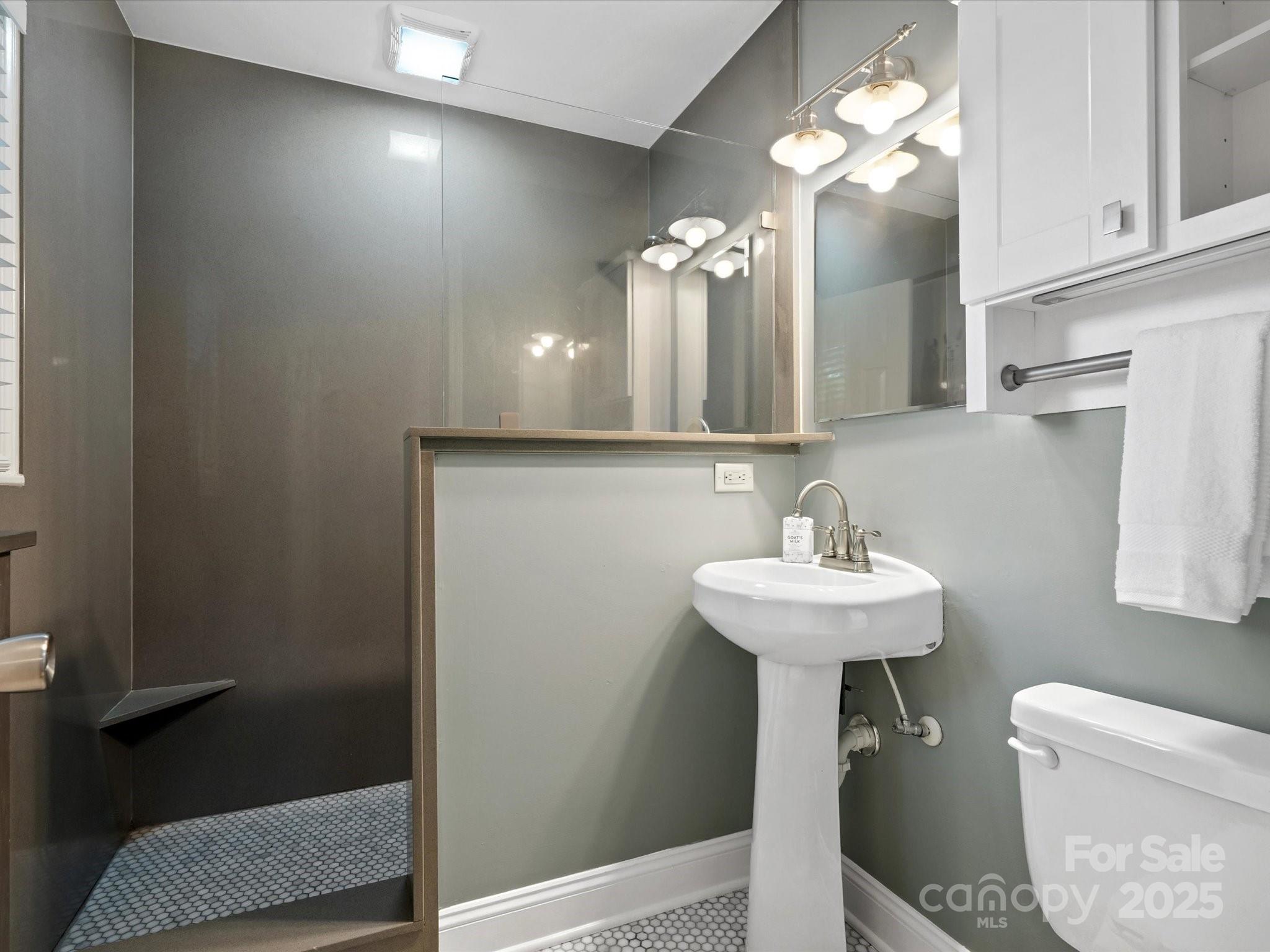 3839 Woodleaf Road Property Photo 25