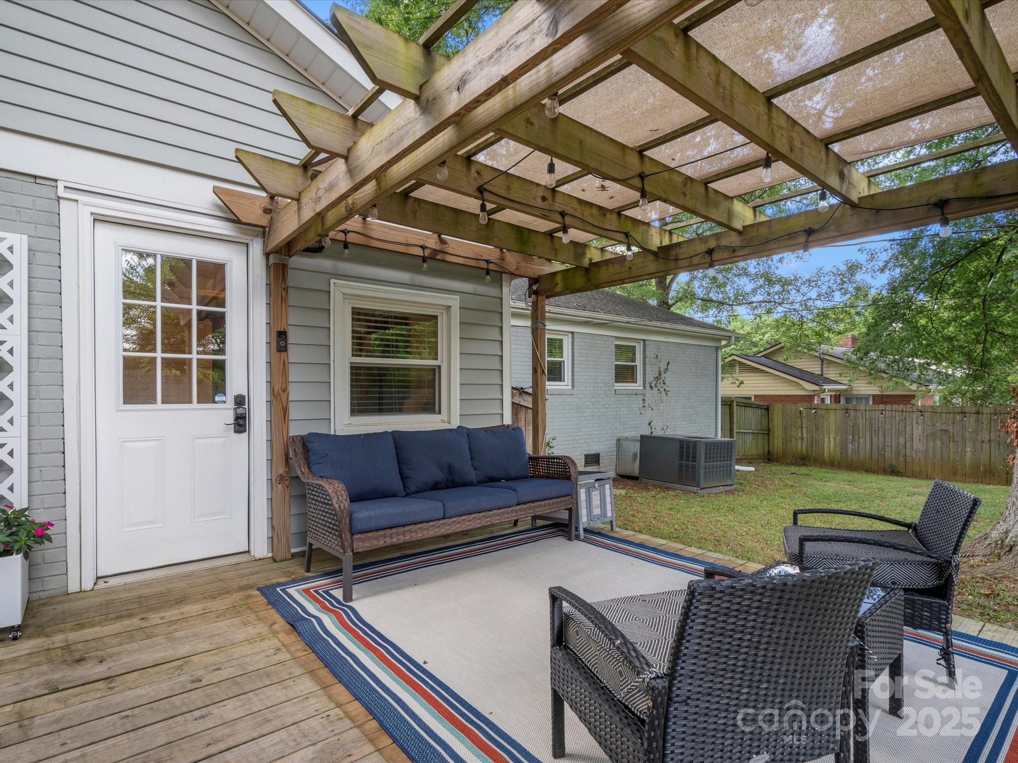 3839 Woodleaf Road Property Photo 28