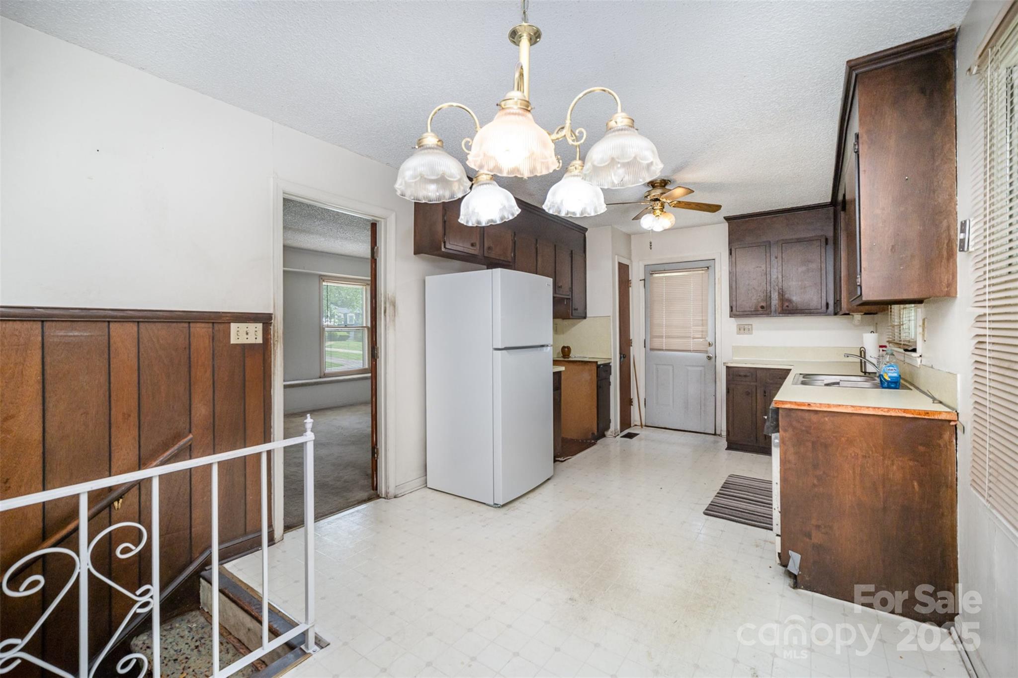 421 Vickery Drive Property Photo 6