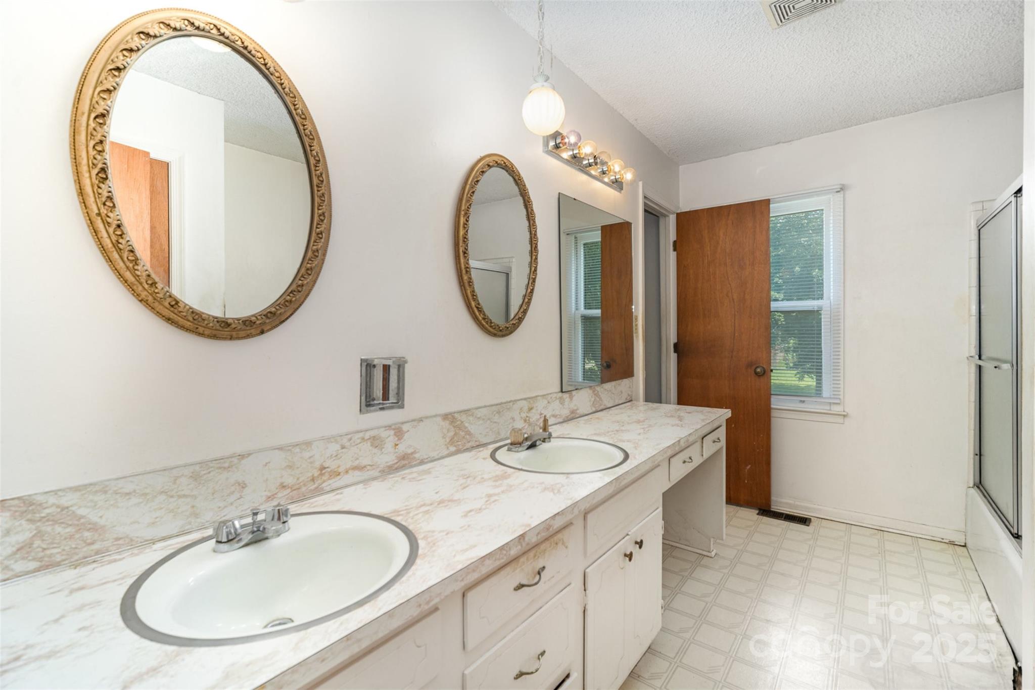 421 Vickery Drive Property Photo 11