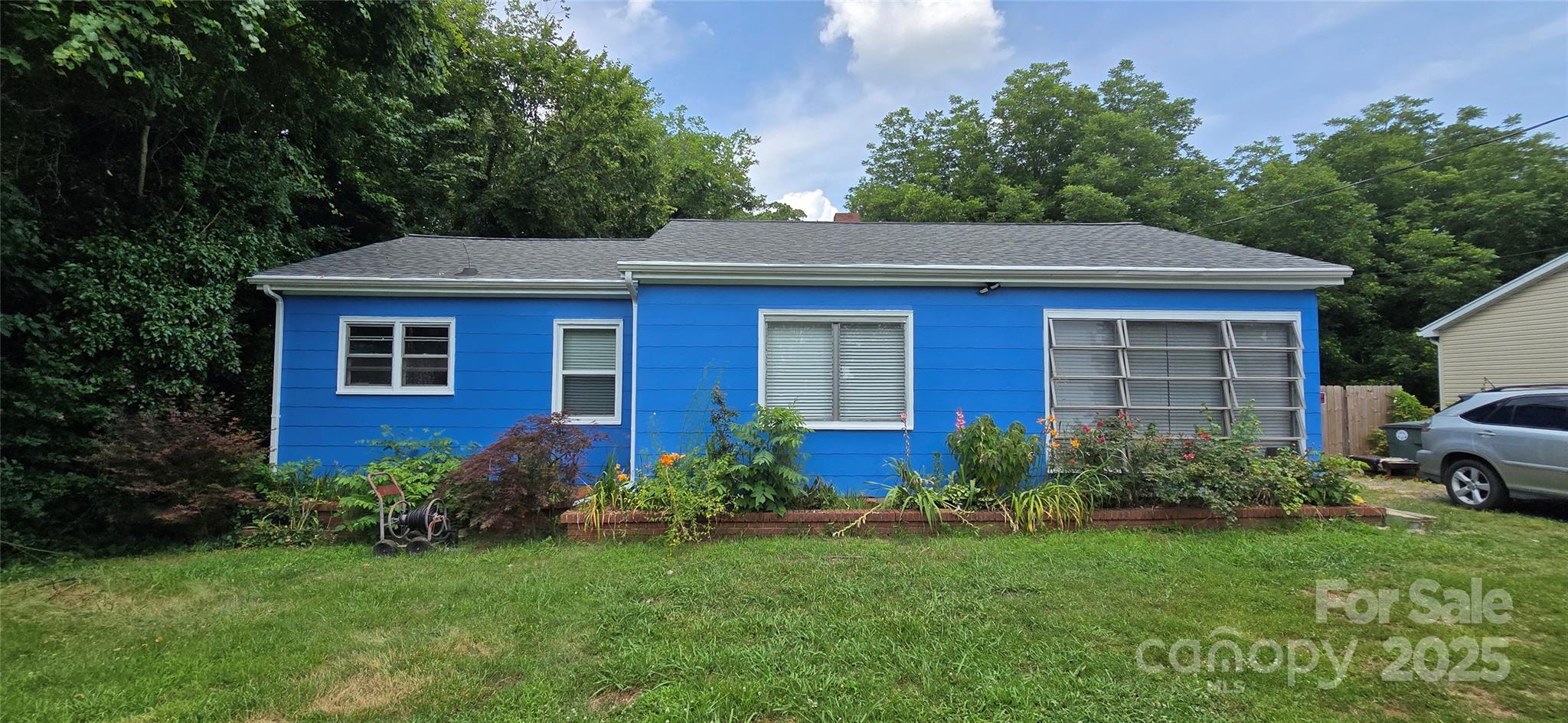 1904 E Innes Street Property Photo 1