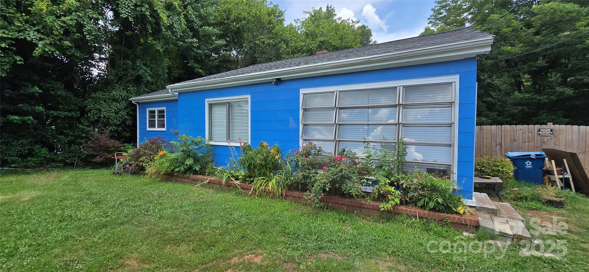 1904 E Innes Street Property Photo 3