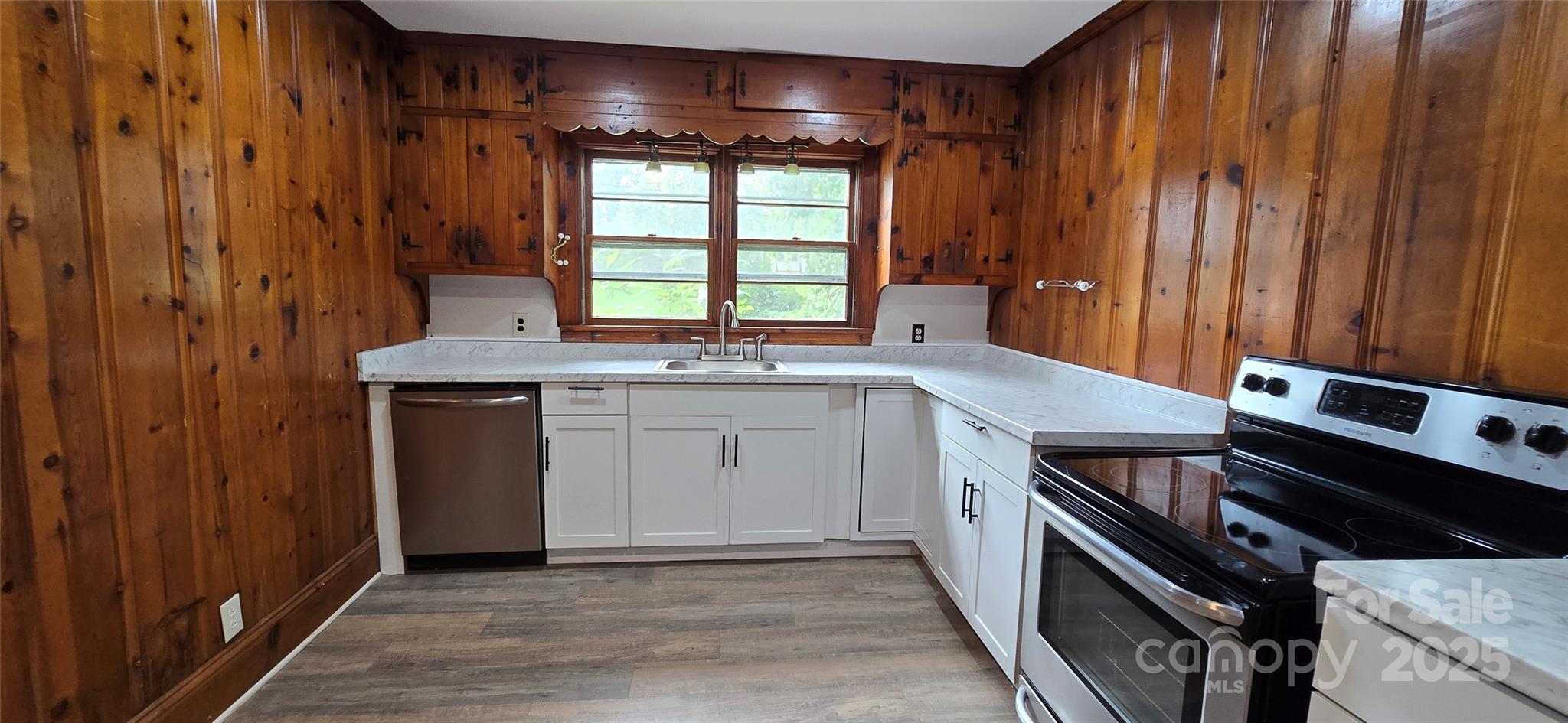 1904 E Innes Street Property Photo 4