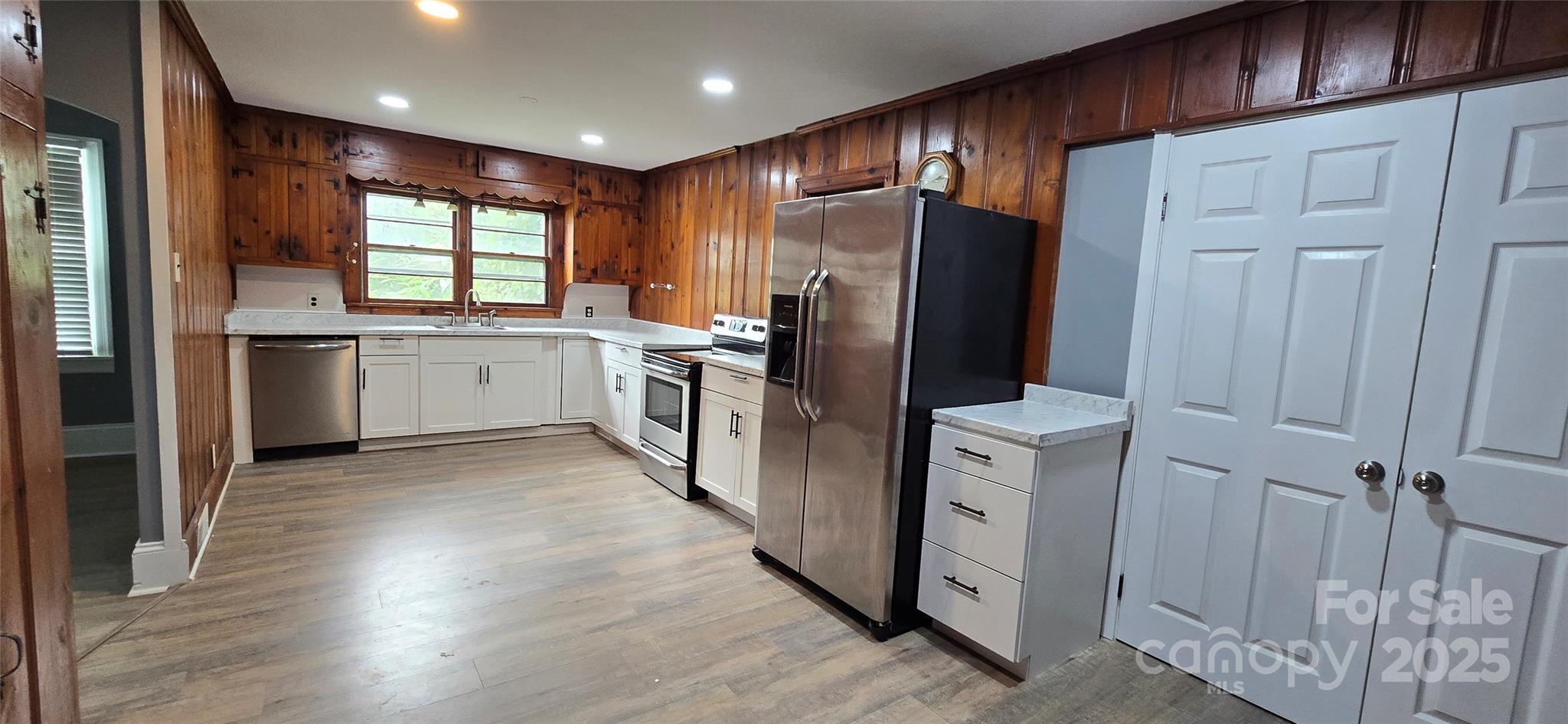 1904 E Innes Street Property Photo 6