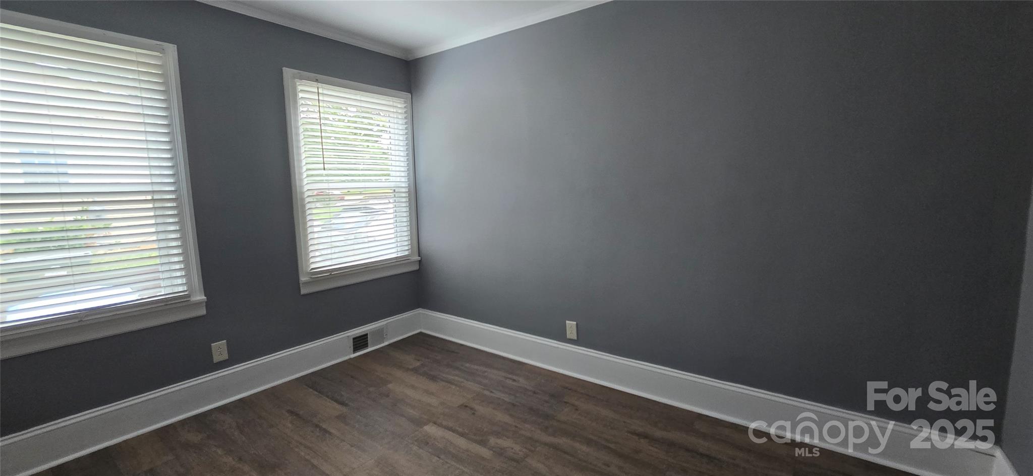 1904 E Innes Street Property Photo 9