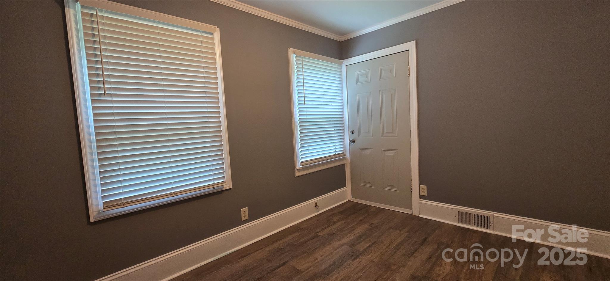 1904 E Innes Street Property Photo 10