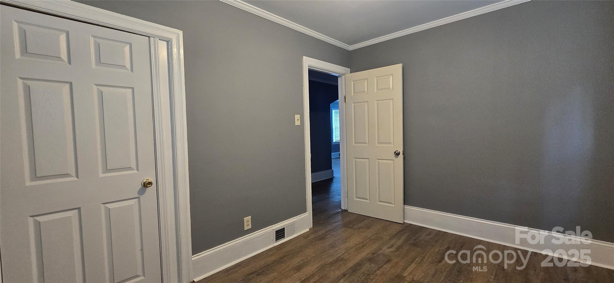 1904 E Innes Street Property Photo 11